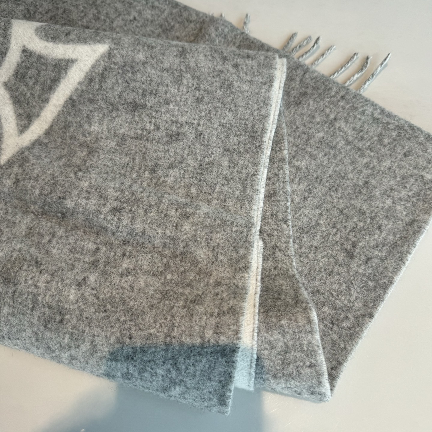 💟高品质到货！ 西太后超美新款双面围巾！超级推荐入手！质感好货！据说超难买哦！！做工非常精致，很有分量，