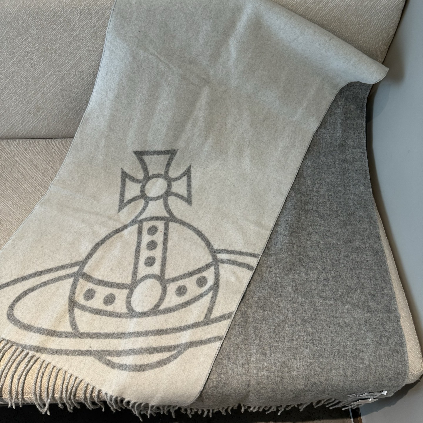 💟高品质到货！ 西太后超美新款双面围巾！超级推荐入手！质感好货！据说超难买哦！！做工非常精致，很有分量，