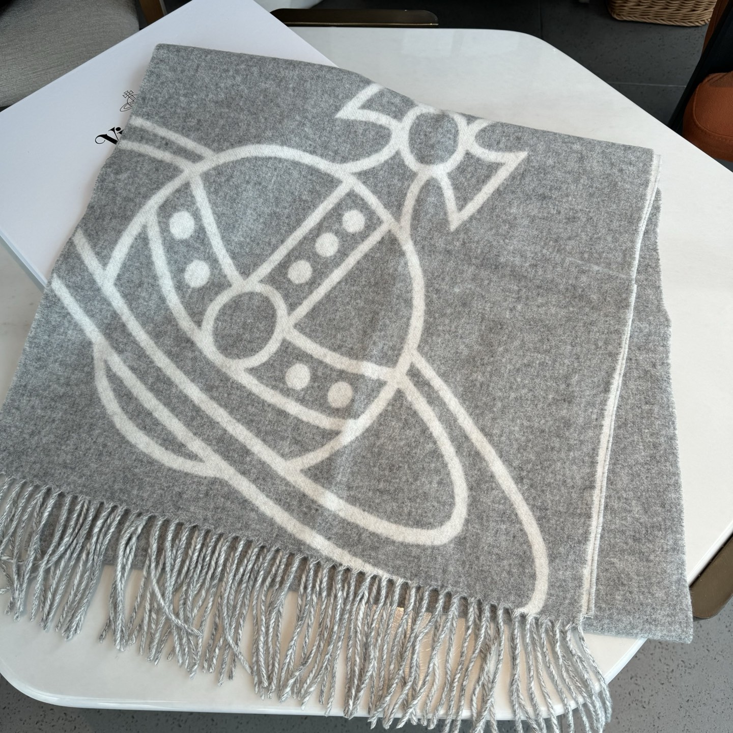 💟高品质到货！ 西太后超美新款双面围巾！超级推荐入手！质感好货！据说超难买哦！！做工非常精致，很有分量，