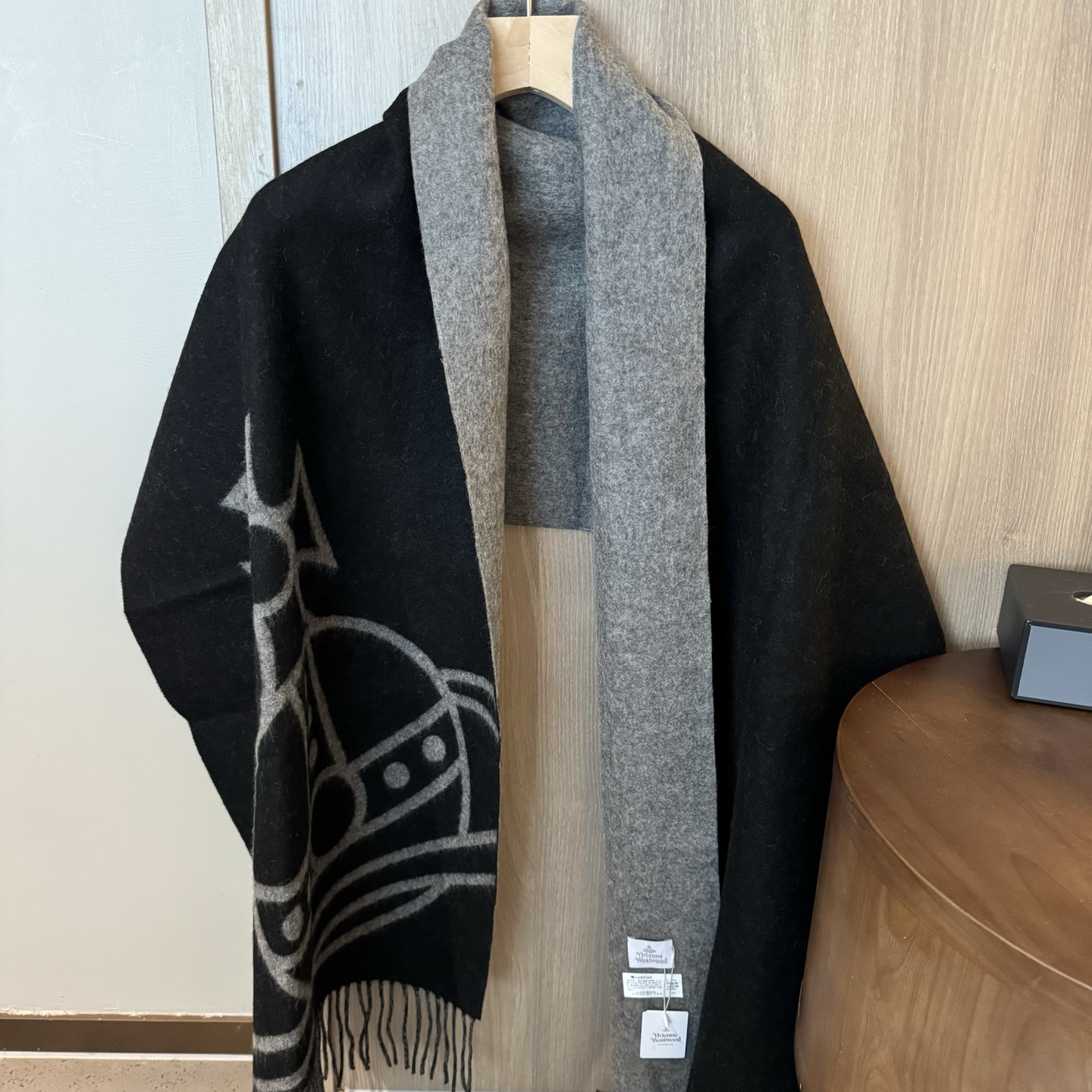 💟高品质到货！ 西太后超美新款双面围巾！超级推荐入手！质感好货！据说超难买哦！！做工非常精致，很有分量，