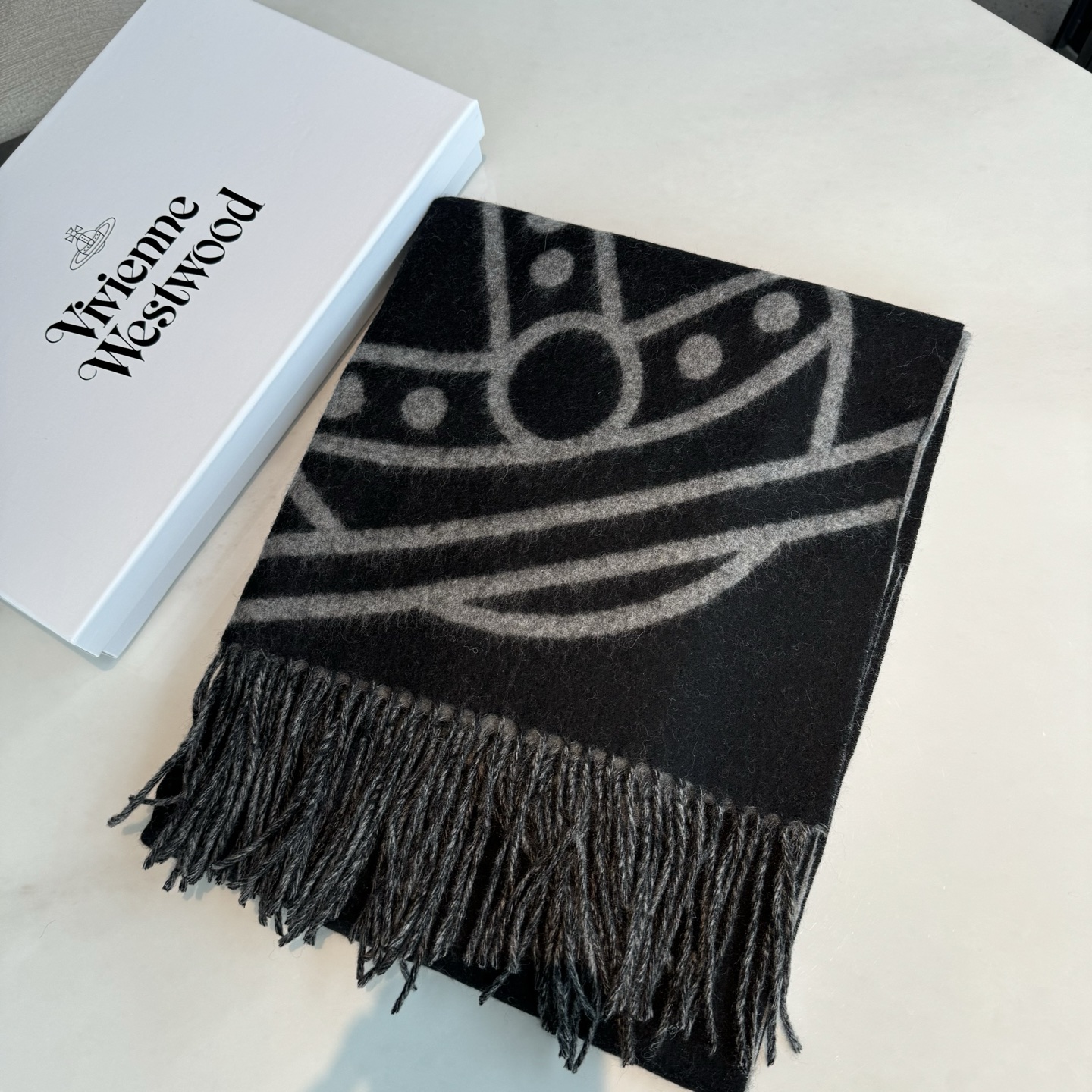 💟高品质到货！ 西太后超美新款双面围巾！超级推荐入手！质感好货！据说超难买哦！！做工非常精致，很有分量，