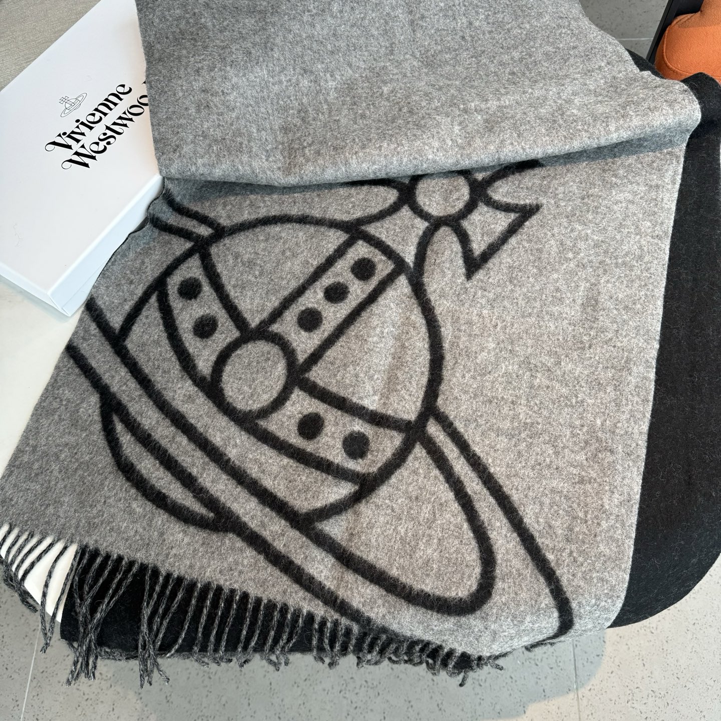 💟高品质到货！ 西太后超美新款双面围巾！超级推荐入手！质感好货！据说超难买哦！！做工非常精致，很有分量，