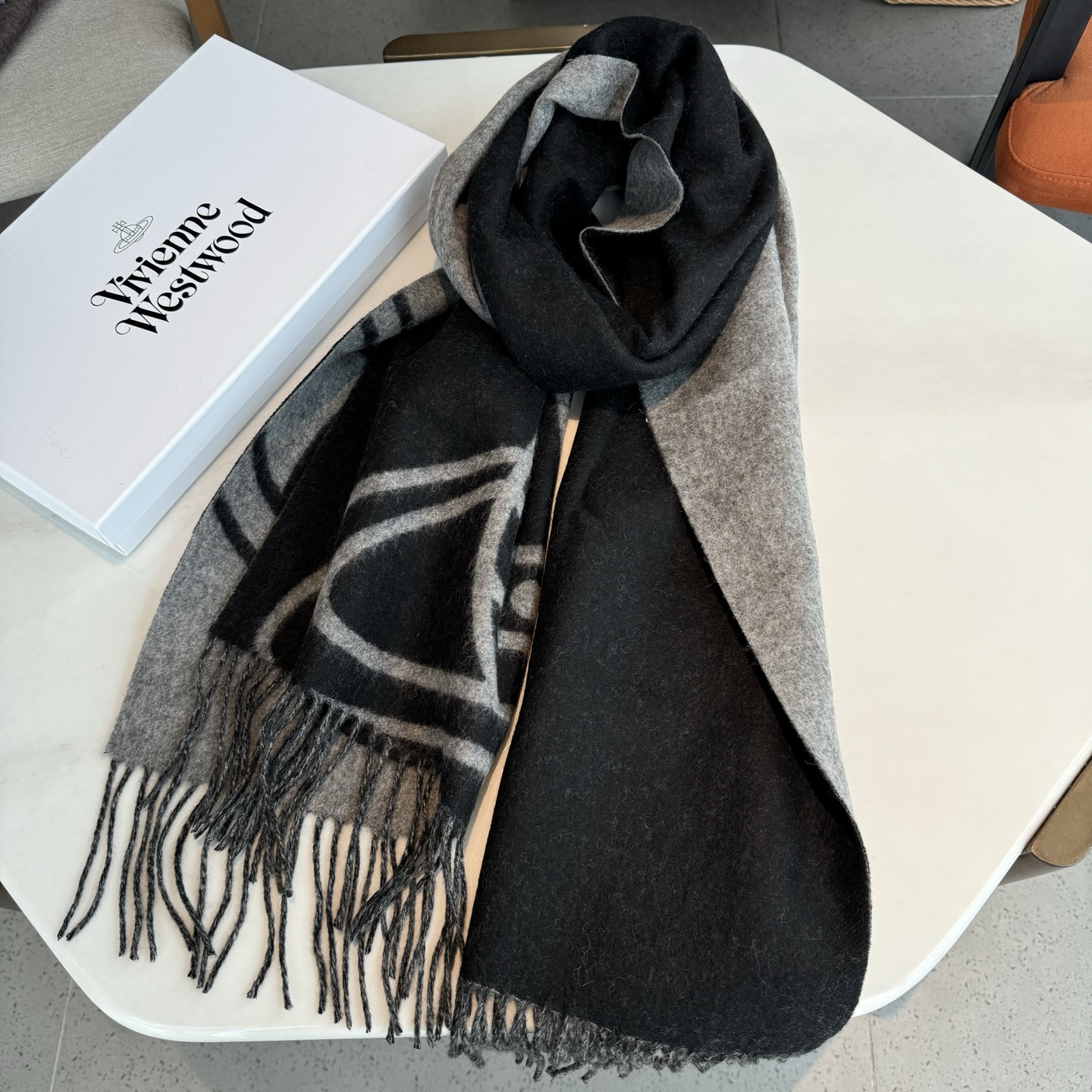 💟高品质到货！ 西太后超美新款双面围巾！超级推荐入手！质感好货！据说超难买哦！！做工非常精致，很有分量，