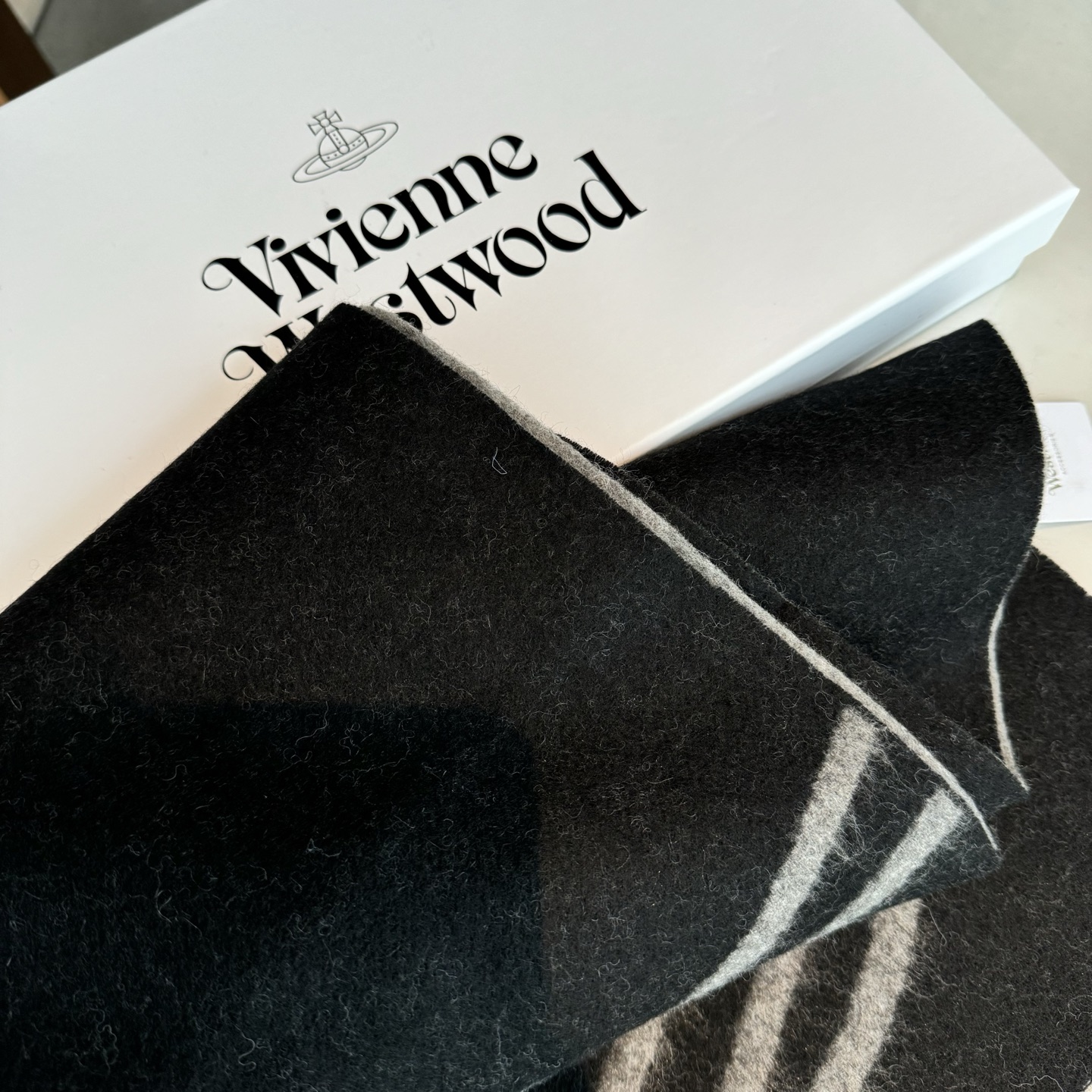 💟高品质到货！ 西太后超美新款双面围巾！超级推荐入手！质感好货！据说超难买哦！！做工非常精致，很有分量，