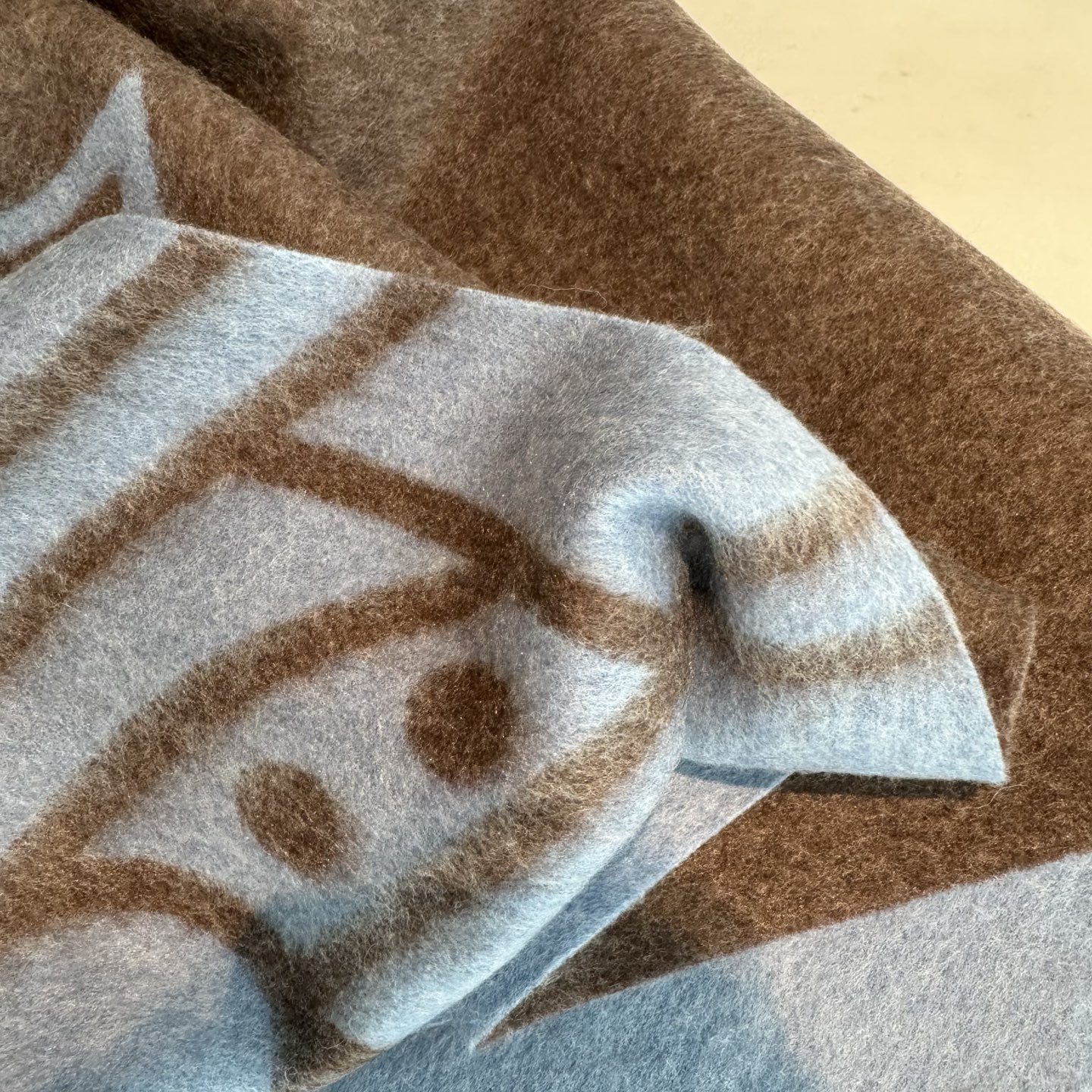 💟高品质到货！ 西太后超美新款双面围巾！超级推荐入手！质感好货！据说超难买哦！！做工非常精致，很有分量，