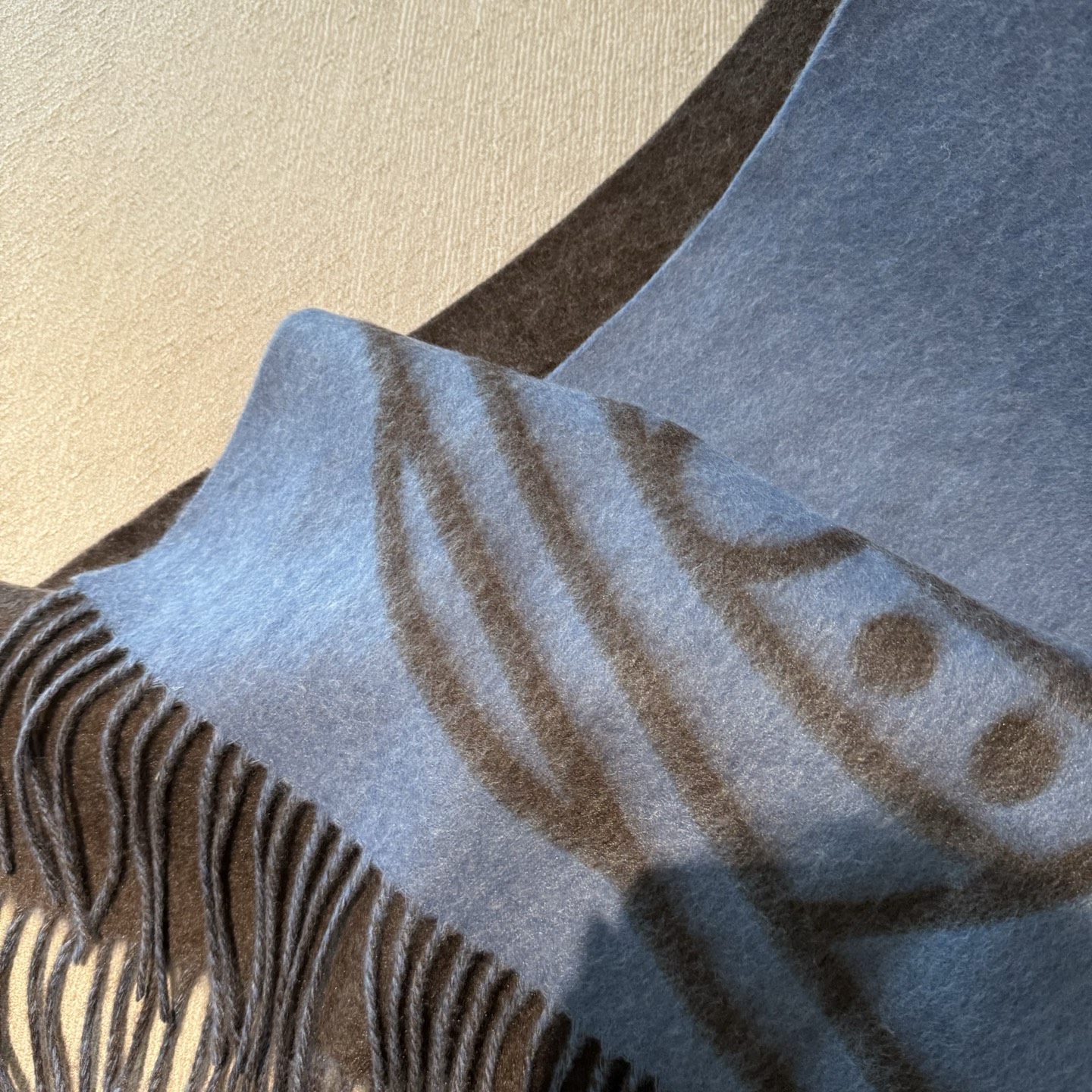 💟高品质到货！ 西太后超美新款双面围巾！超级推荐入手！质感好货！据说超难买哦！！做工非常精致，很有分量，