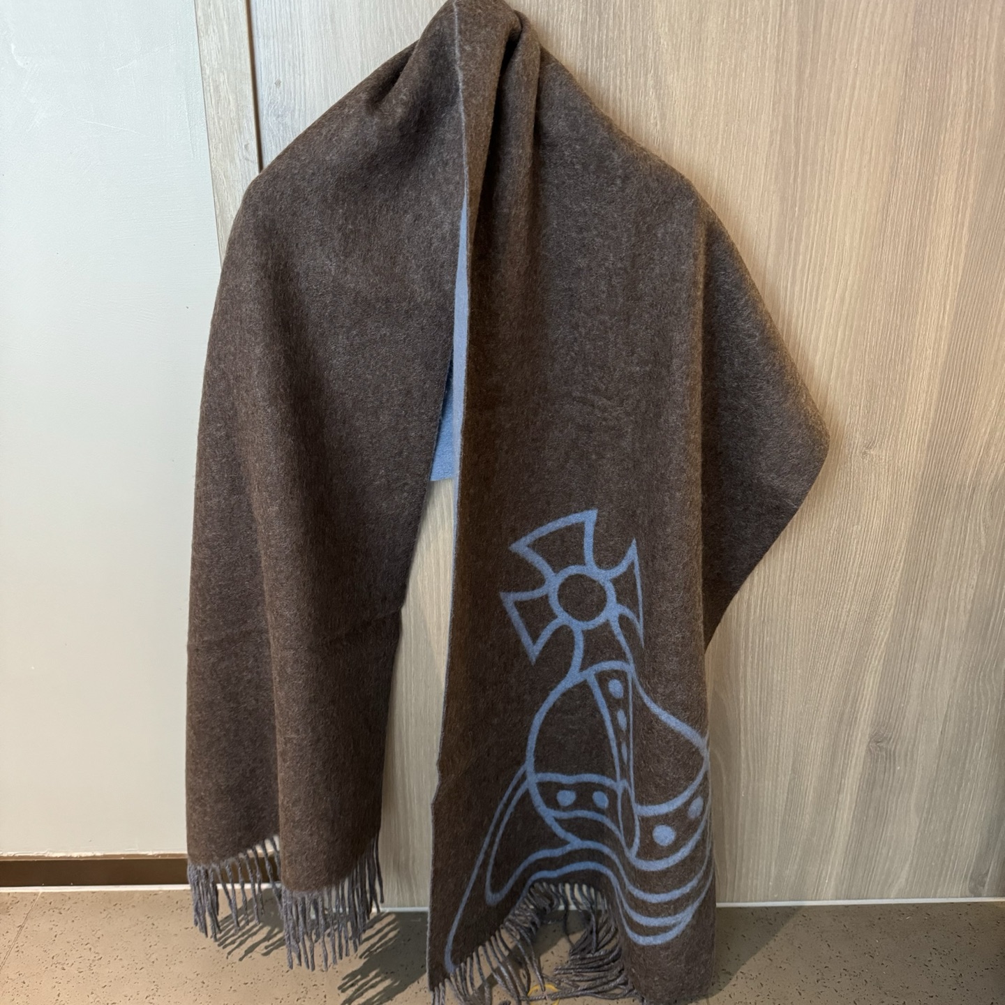 💟高品质到货！ 西太后超美新款双面围巾！超级推荐入手！质感好货！据说超难买哦！！做工非常精致，很有分量，