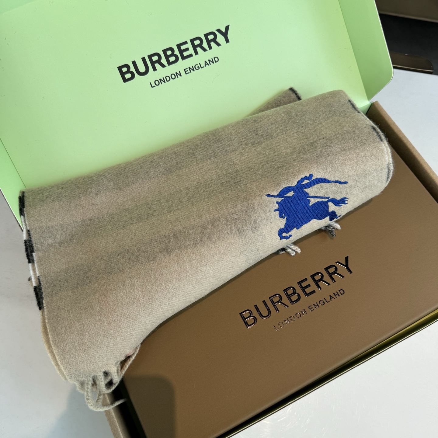 💨顶级高端货现货发行⚠️🎀💟巴宝莉专柜超爆万年款✨【经典长巾】羊绒围巾✨品质手感好到不行‼️100%顶级