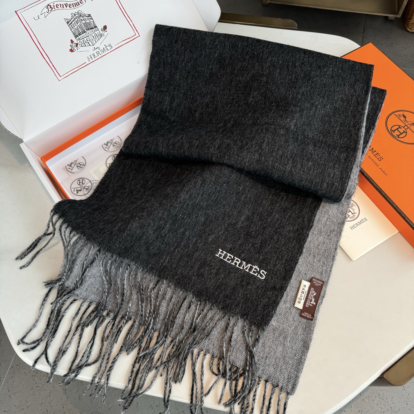 👑👑 HERMES【爱马仕】2025 ❗️巴黎时装展商务男士女士通用双面羊绒披肩。代工厂臻选上乘的超细羊