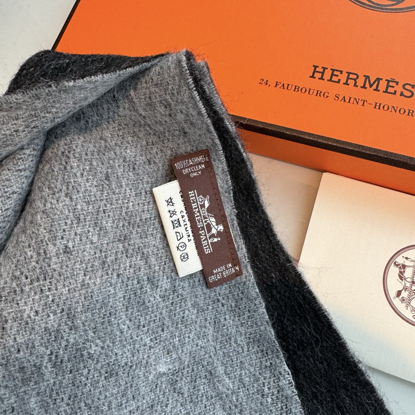 👑👑 HERMES【爱马仕】2025 ❗️巴黎时装展商务男士女士通用双面羊绒披肩。代工厂臻选上乘的超细羊