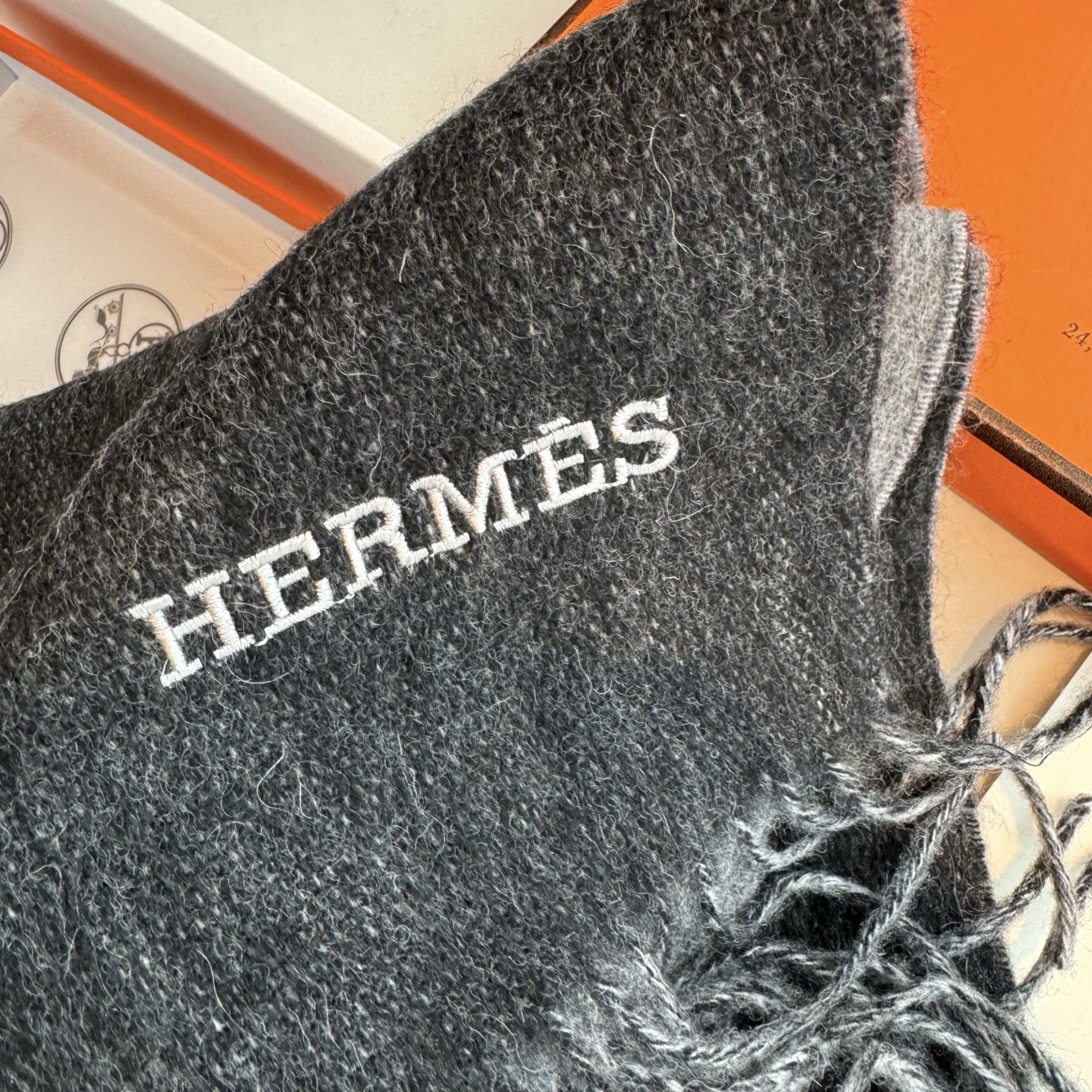 👑👑 HERMES【爱马仕】2025 ❗️巴黎时装展商务男士女士通用双面羊绒披肩。代工厂臻选上乘的超细羊