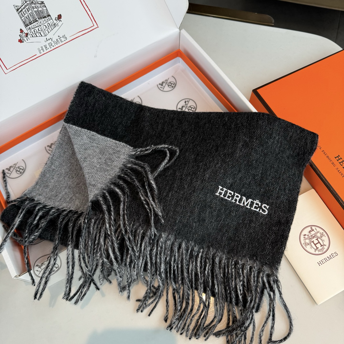 👑👑 HERMES【爱马仕】2025 ❗️巴黎时装展商务男士女士通用双面羊绒披肩。代工厂臻选上乘的超细羊