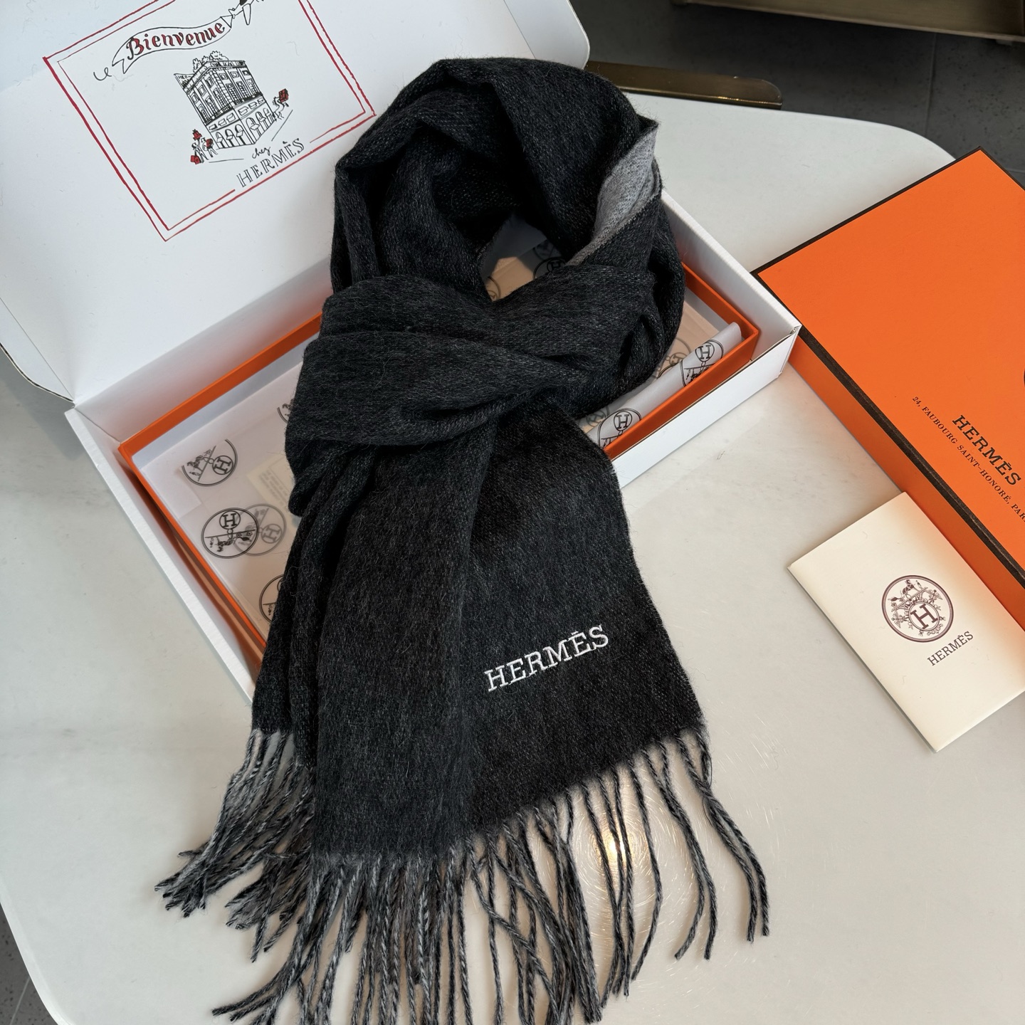 👑👑 HERMES【爱马仕】2026❗️巴黎时装展商务男士女士通用双面羊绒披肩。代工厂臻选上乘的超细羊绒