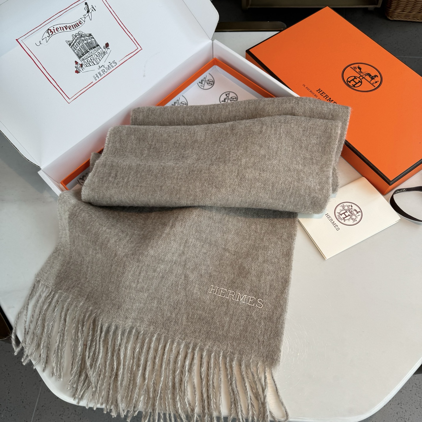 👑👑 HERMES【爱马仕】2025 ❗️巴黎时装展商务男士女士通用双面羊绒披肩。代工厂臻选上乘的超细羊