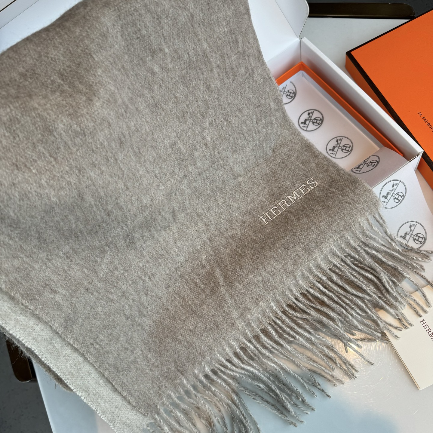 👑👑 HERMES【爱马仕】2025 ❗️巴黎时装展商务男士女士通用双面羊绒披肩。代工厂臻选上乘的超细羊