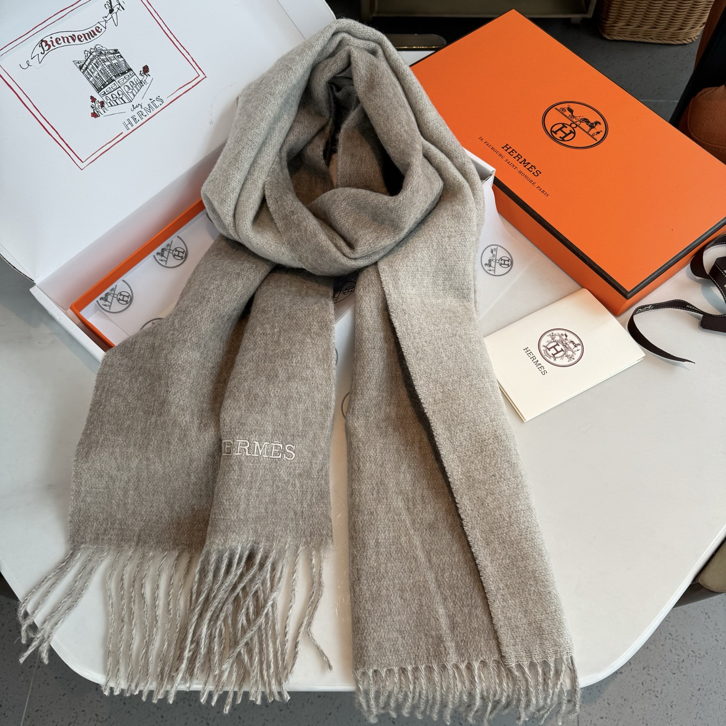 👑👑 HERMES【爱马仕】2025 ❗️巴黎时装展商务男士女士通用双面羊绒披肩。代工厂臻选上乘的超细羊