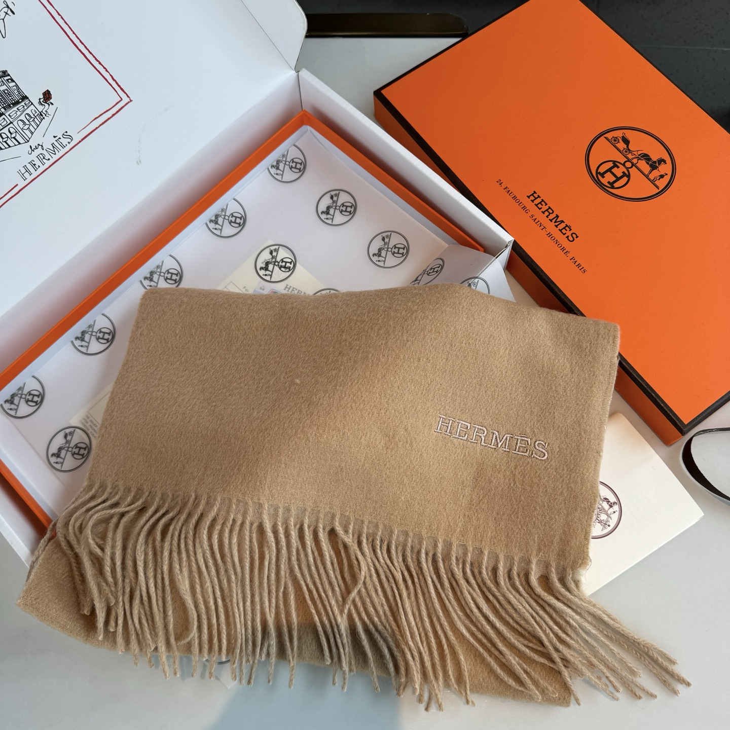 👑👑 HERMES【爱马仕】2024 ❗️巴黎时装展商务男士女士通用双面羊绒披肩。代工厂臻选上乘的超细羊