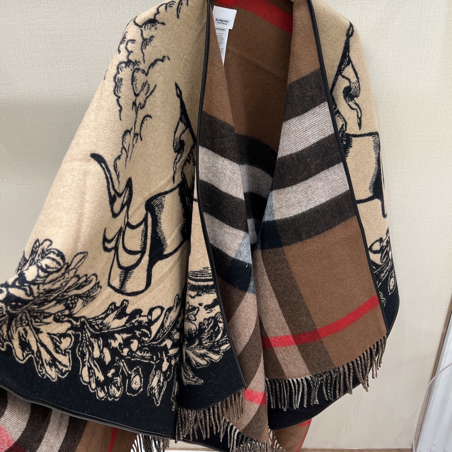 高版本burberry最新款骑士战马双面提花披肩斗篷‼️经典中的经典.❗️❗️介绍这款AB面效果很难织造