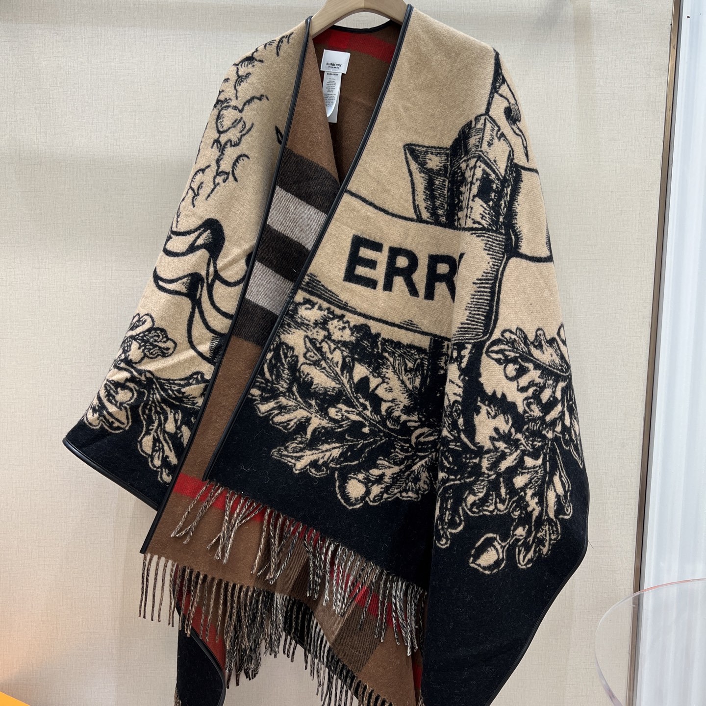高版本burberry最新款骑士战马双面提花披肩斗篷‼️经典中的经典.❗️❗️介绍这款AB面效果很难织造