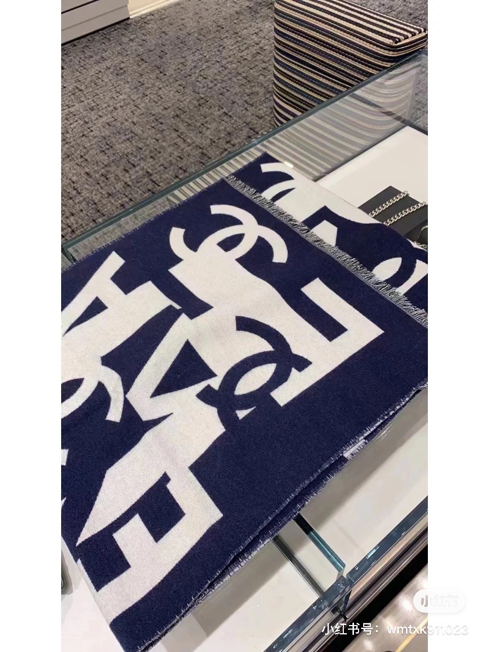 小香专柜最新款💨火爆来袭💥🎊顶级双层色织工艺。此工艺只有纯正代工厂才有的工艺‼️专柜原版紫外线加热感应双