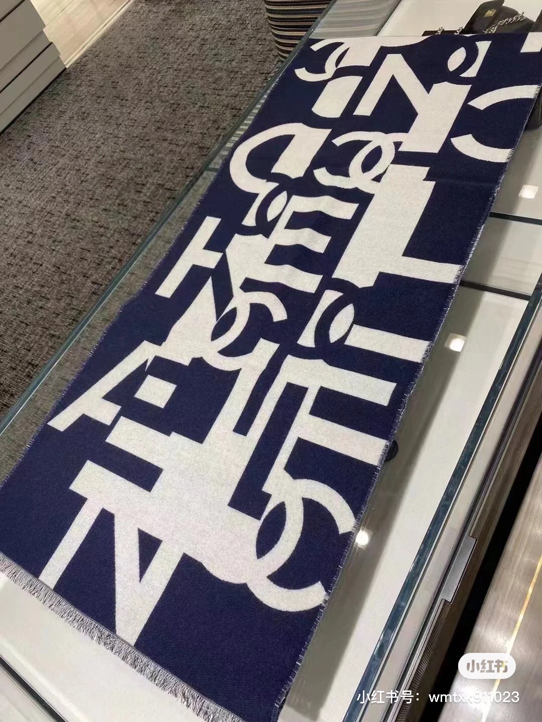 小香专柜最新款💨火爆来袭💥🎊顶级双层色织工艺。此工艺只有纯正代工厂才有的工艺‼️专柜原版紫外线加热感应双