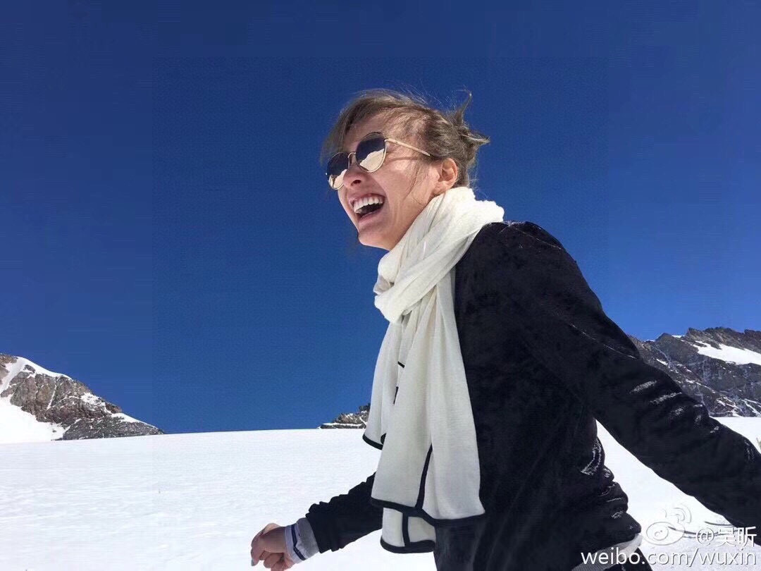 普通款到货 ❤️不要问我为什么贵 👇看品质‼️‼️‼️Chanel 小香薄款丝绒长巾（吴昕 、古力娜扎同