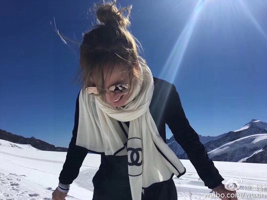 普通款到货 ❤️不要问我为什么贵 👇看品质‼️‼️‼️Chanel 小香薄款丝绒长巾（吴昕 、古力娜扎同