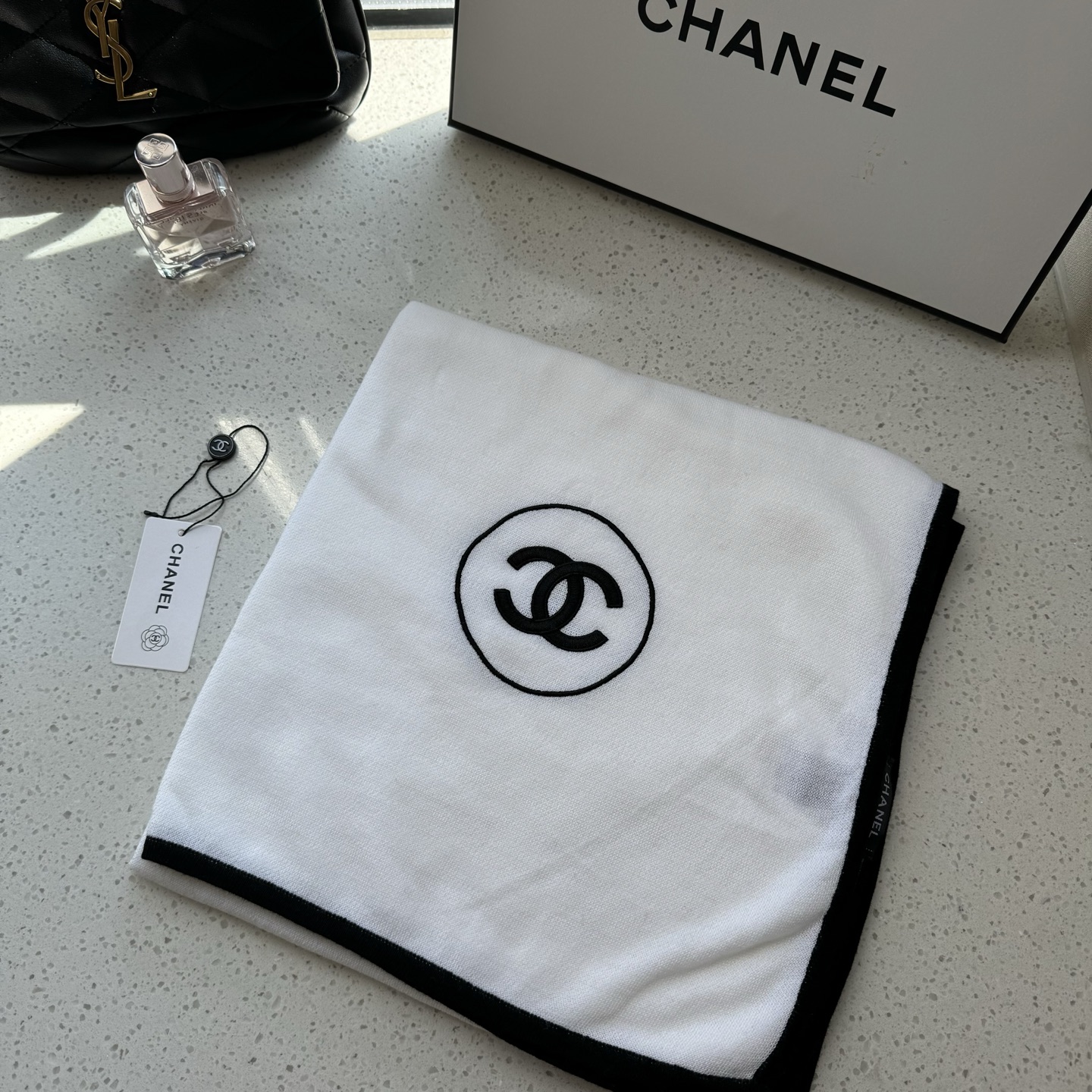普通款到货 ❤️不要问我为什么贵 👇看品质‼️‼️‼️Chanel 小香薄款丝绒长巾（吴昕 、古力娜扎同