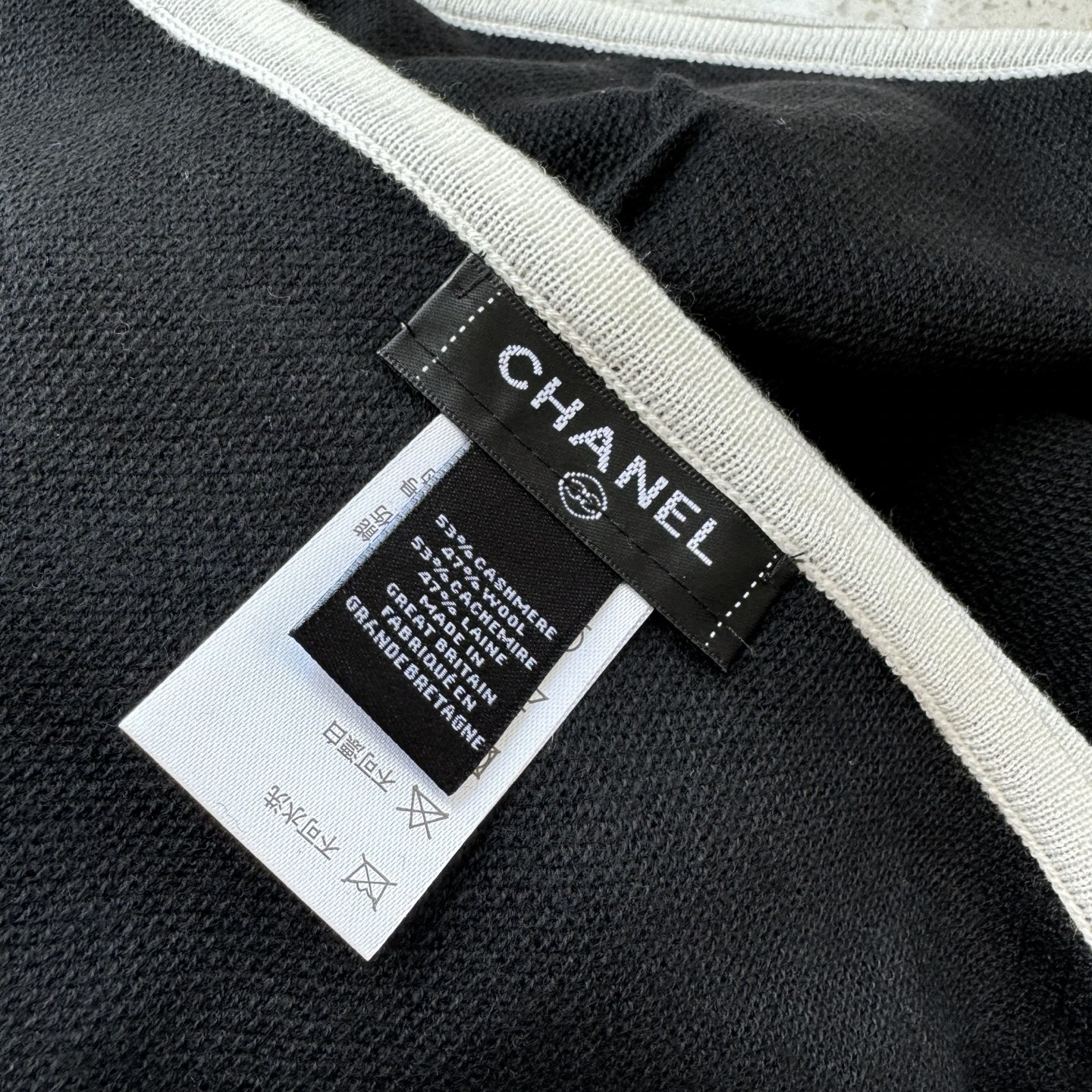 普通款到货 ❤️不要问我为什么贵 👇看品质‼️‼️‼️Chanel 小香薄款丝绒长巾（吴昕 、古力娜扎同