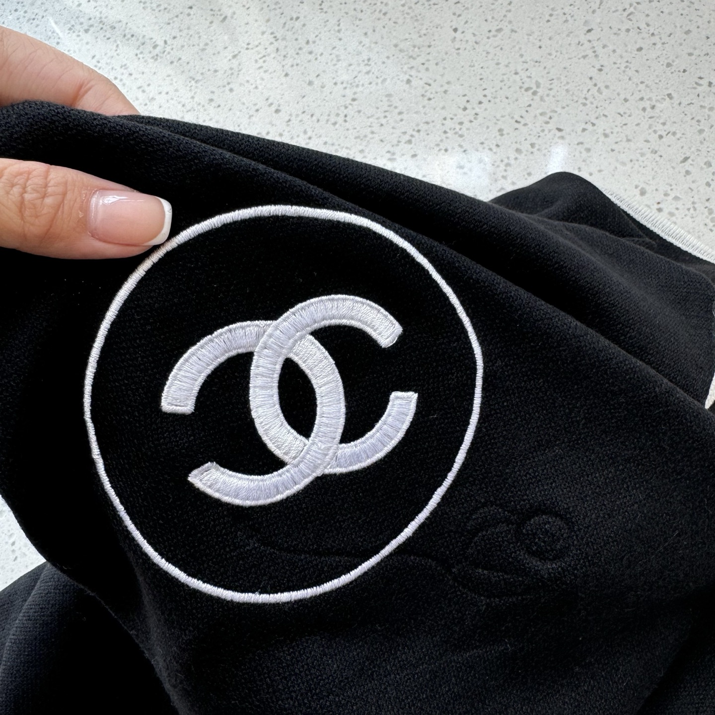 普通款到货 ❤️不要问我为什么贵 👇看品质‼️‼️‼️Chanel 小香薄款丝绒长巾（吴昕 、古力娜扎同