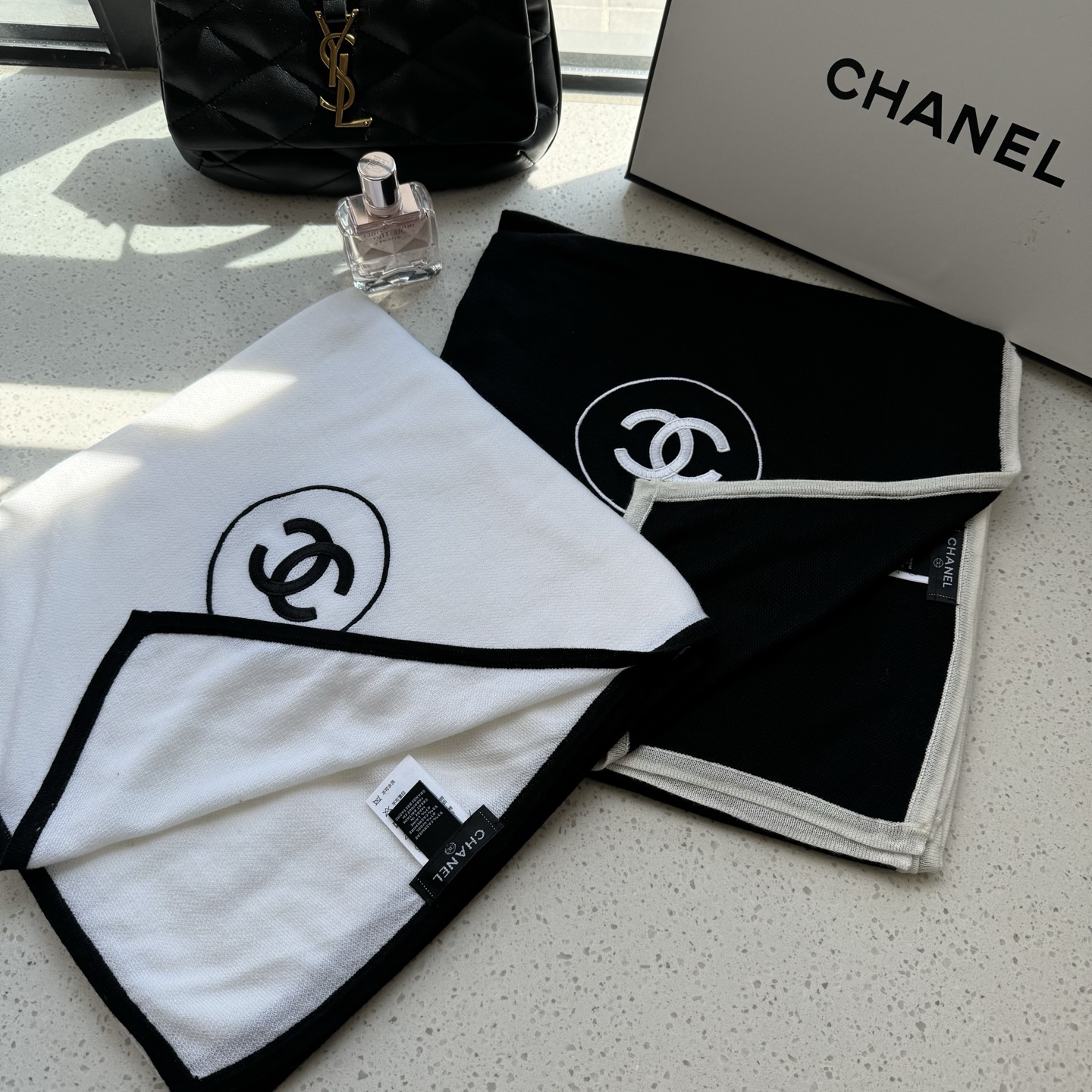 普通款到货 ❤️不要问我为什么贵 👇看品质‼️‼️‼️Chanel 小香薄款丝绒长巾（吴昕 、古力娜扎同