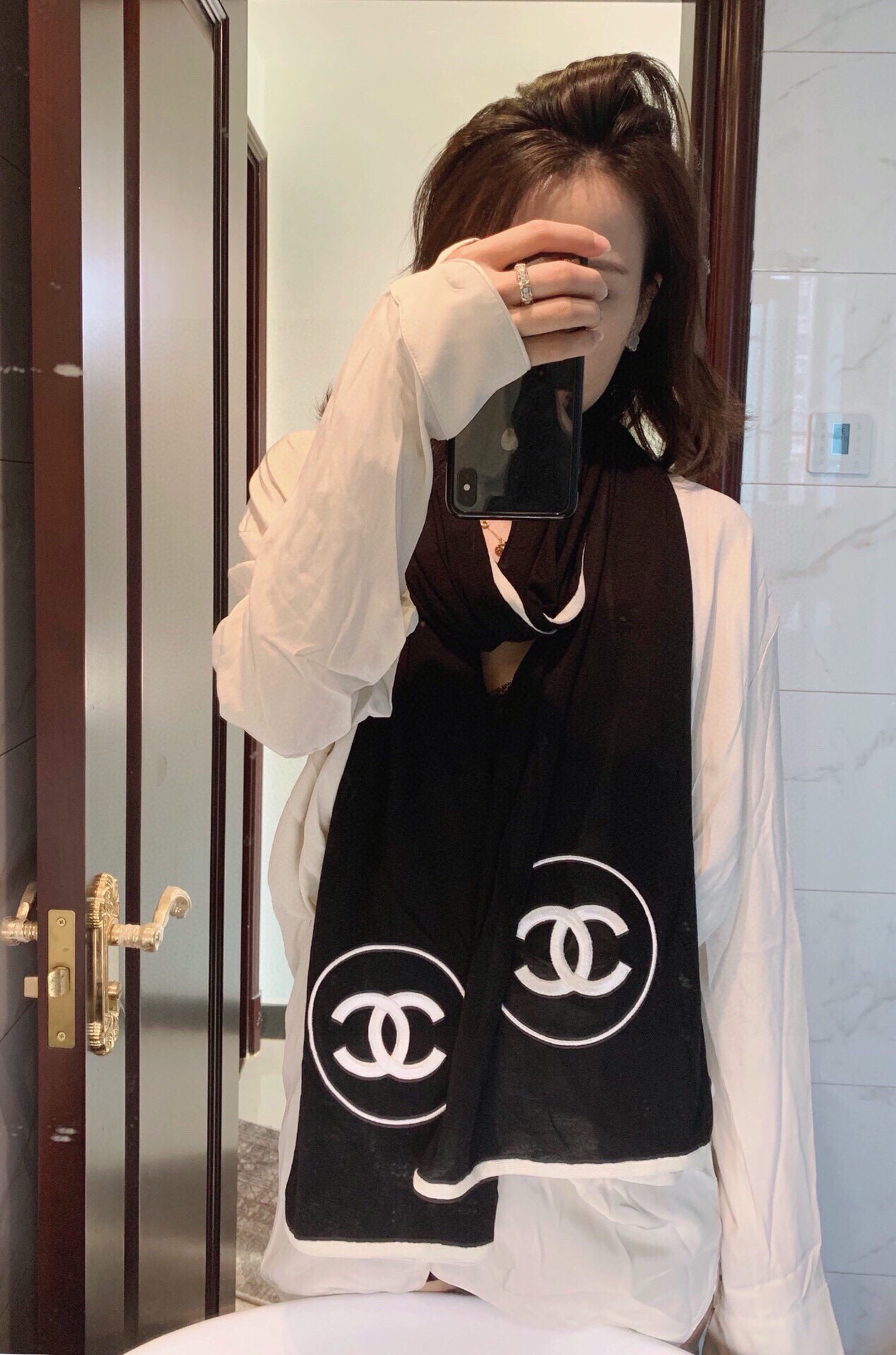 普通款到货 ❤️不要问我为什么贵 👇看品质‼️‼️‼️Chanel 小香薄款丝绒长巾（吴昕 、古力娜扎同