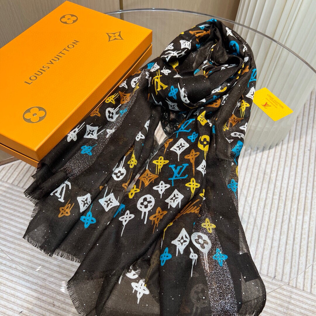 LV上新🌟 会发光发亮的围巾 💄💋新款客供亮片💖羊绒面料长巾 😘美翻了御用殿堂级极‼️新款专柜在售 纯羊