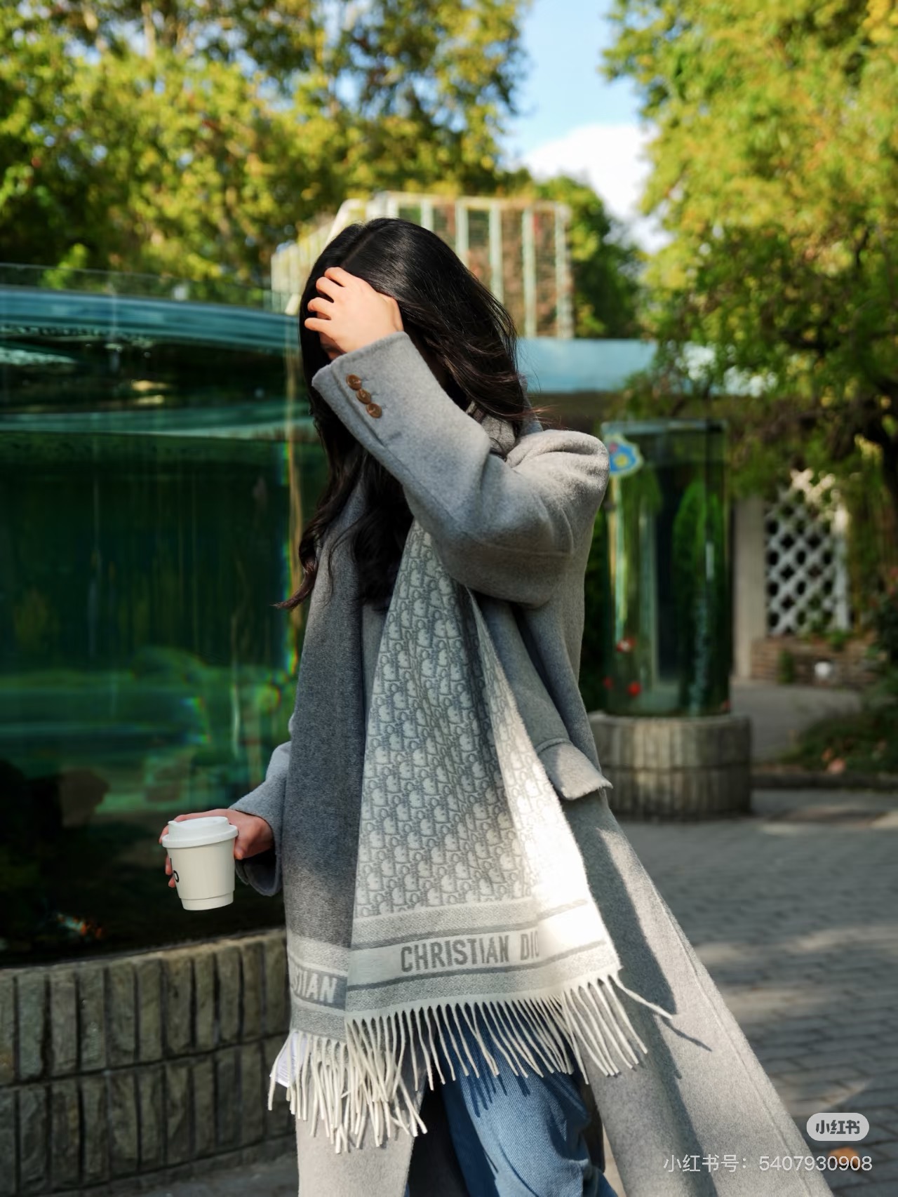 Dior双面流苏倾斜字母 45*200cm 这款 Oblique 印花围巾重新诠释 Dior 经典标识，