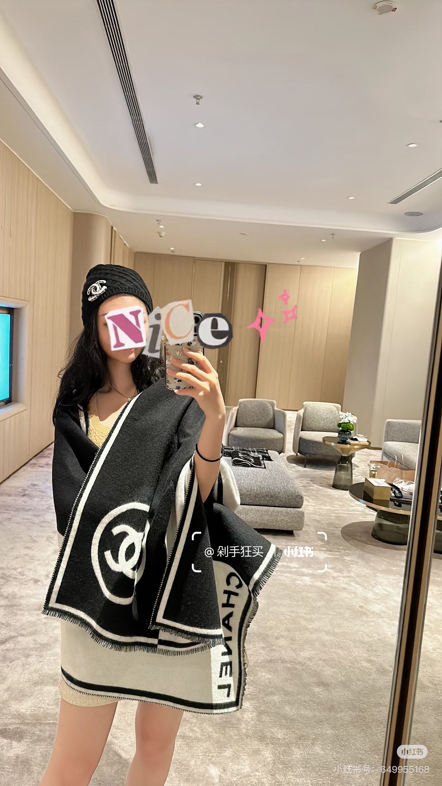 𝐂𝐇𝐀𝐍𝐄𝐋 香奈儿黑白对称双面大披肩 黑白超级经典配色 款式简单耐看 98%羊绒2%羊毛 手感柔软且温