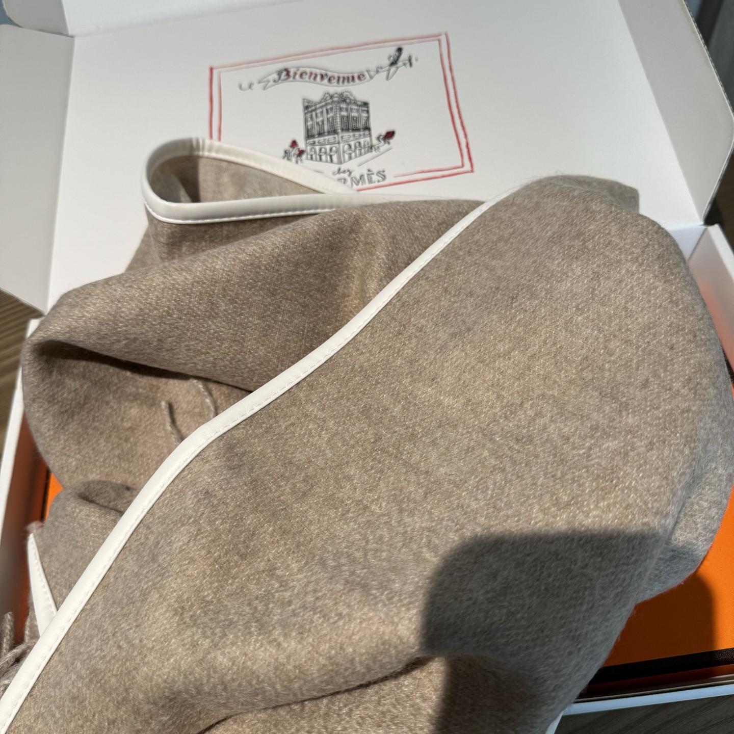 ✨✨【▪️Hermes新款！！男性荷尔蒙的魅力！！！ 】Hermes男士高端羊绒围巾！H真皮刺绣经典马头