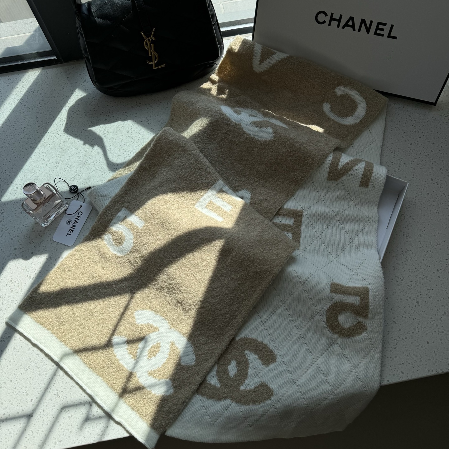🆕 【▪Chanel · 香奈儿5号难得一见的针织单品，温柔配色，超级迷恋❗️气质低调恬静又不失优雅❗️