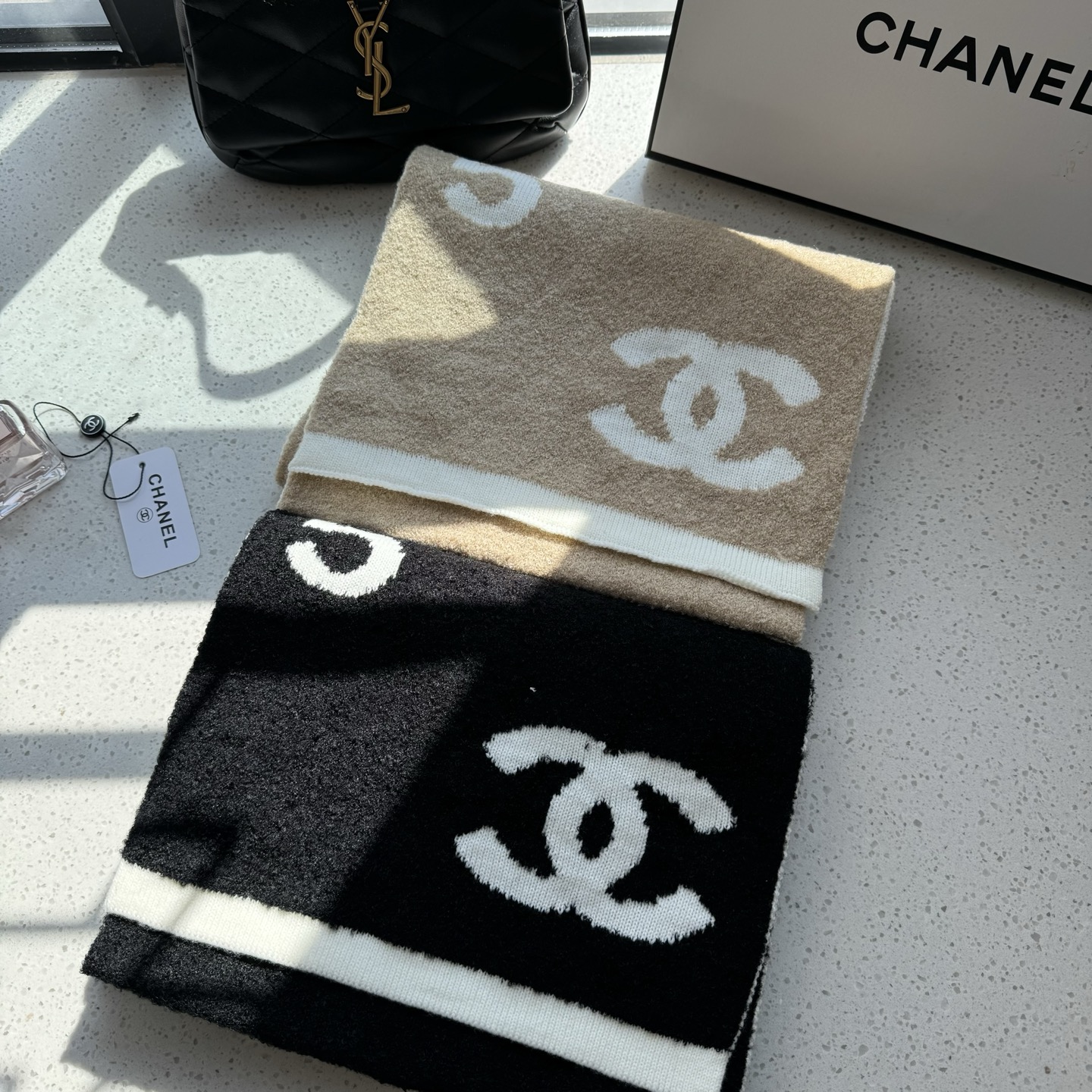 🆕 【▪Chanel · 香奈儿5号难得一见的针织单品，温柔配色，超级迷恋❗️气质低调恬静又不失优雅❗️