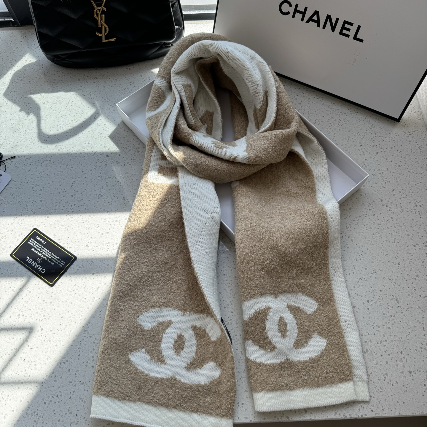 🆕 【▪Chanel · 香奈儿5号难得一见的针织单品，温柔配色，超级迷恋❗️气质低调恬静又不失优雅❗️