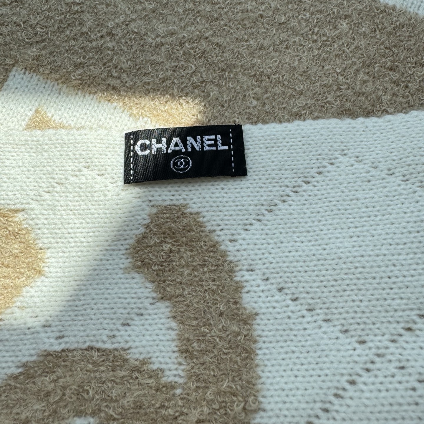 🆕 【▪Chanel · 香奈儿5号难得一见的针织单品，温柔配色，超级迷恋❗️气质低调恬静又不失优雅❗️