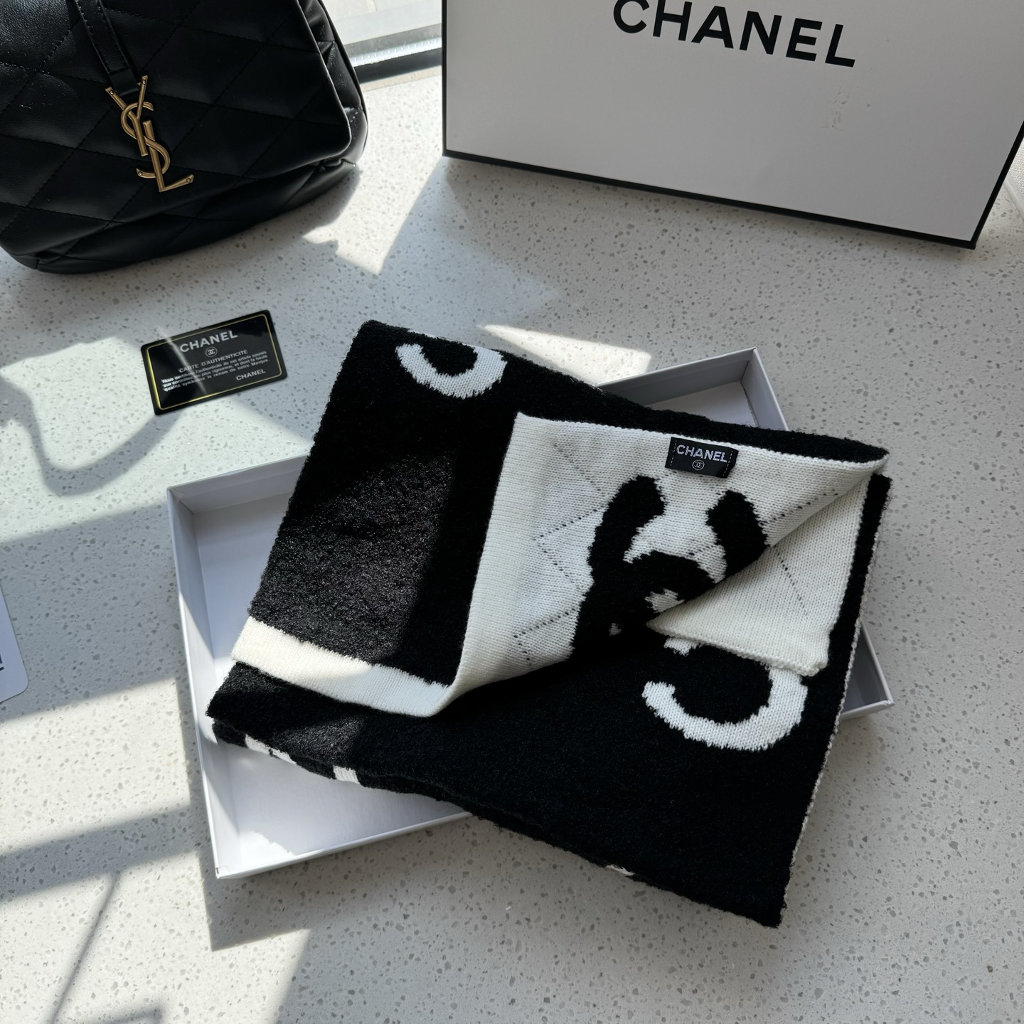 🆕 【▪Chanel · 香奈儿5号难得一见的针织单品，温柔配色，超级迷恋❗️气质低调恬静又不失优雅❗️