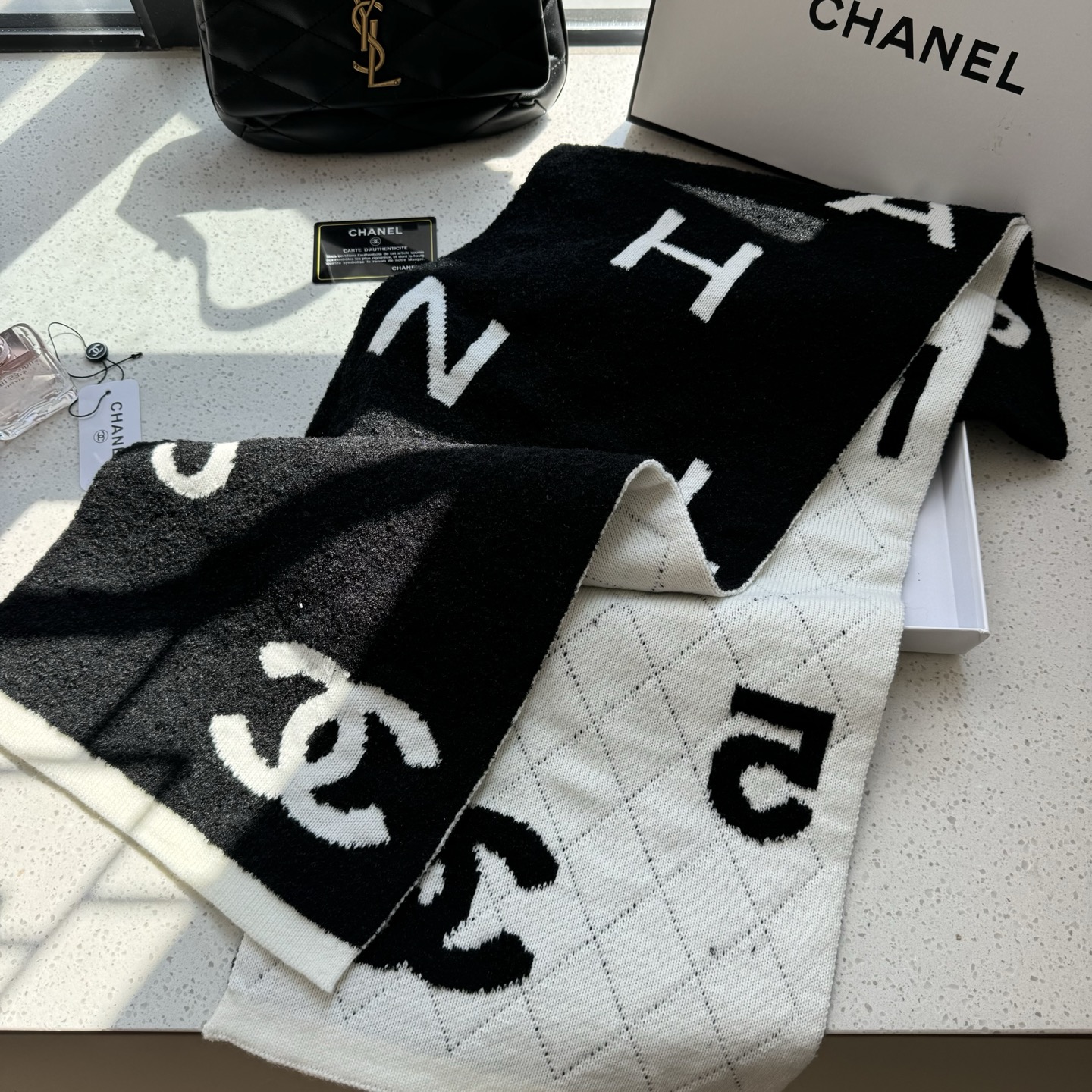 🆕 【▪Chanel · 香奈儿5号难得一见的针织单品，温柔配色，超级迷恋❗️气质低调恬静又不失优雅❗️