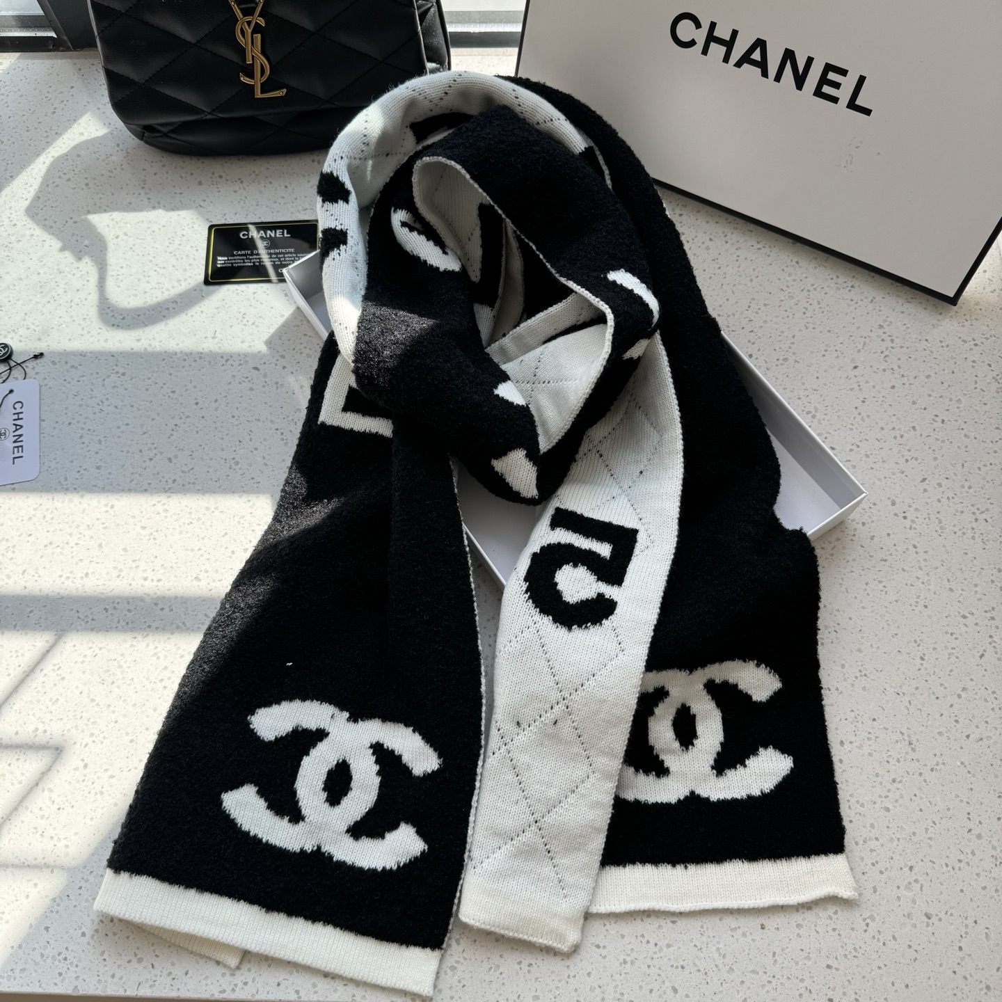 🆕 【▪Chanel · 香奈儿5号难得一见的针织单品，温柔配色，超级迷恋❗️气质低调恬静又不失优雅❗️