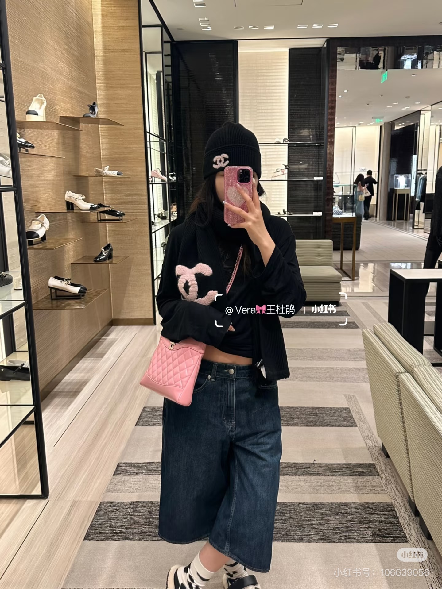 NO:619766,[Chanel · 25B Chanel's rare knitted item, gentle color matching, super obsessed with temperament, low-key, quiet and elegant] Highly recommended, it will make your heart beat in a second!  !  !  High-end, luxurious!  eternal!  It’s not the kind of style that goes by in a flash!  !  !  Clothing that maximizes improvement!  Chanel's new color matching knitted cashmere scarf this year is so beautiful. Sisters who know how to match it must understand. This kind of design can greatly enhance the style and aura in autumn and winter. No matter perfect, beautiful figure or temperament, this design is a tool to quickly and maximize the improvement of clothing. size32*170cm, top cashmere high version scarf, high version scarf, chanel, chanel19860909【Chanel · 25B 香奈儿难得一见的针织单品,温柔配色,超级迷恋气质低调恬静又不失优雅】重点推荐一秒心动啊！！！高级,奢华！永恒！不是那种过眼云烟的款式！！！最大化提升的衣品！Chanel今年新出的配色针织羊绒围巾,太好看了,会搭配的姐妹一定懂,这样的设计在秋冬季穿搭上很能提升造型气场无可挑剔,无论完,美身材,气质,这种设计,是快速也是最大化提升衣品的利器size32*170cm,顶级羊绒高版本围巾,高版本围巾,chanel,chanel,scarf