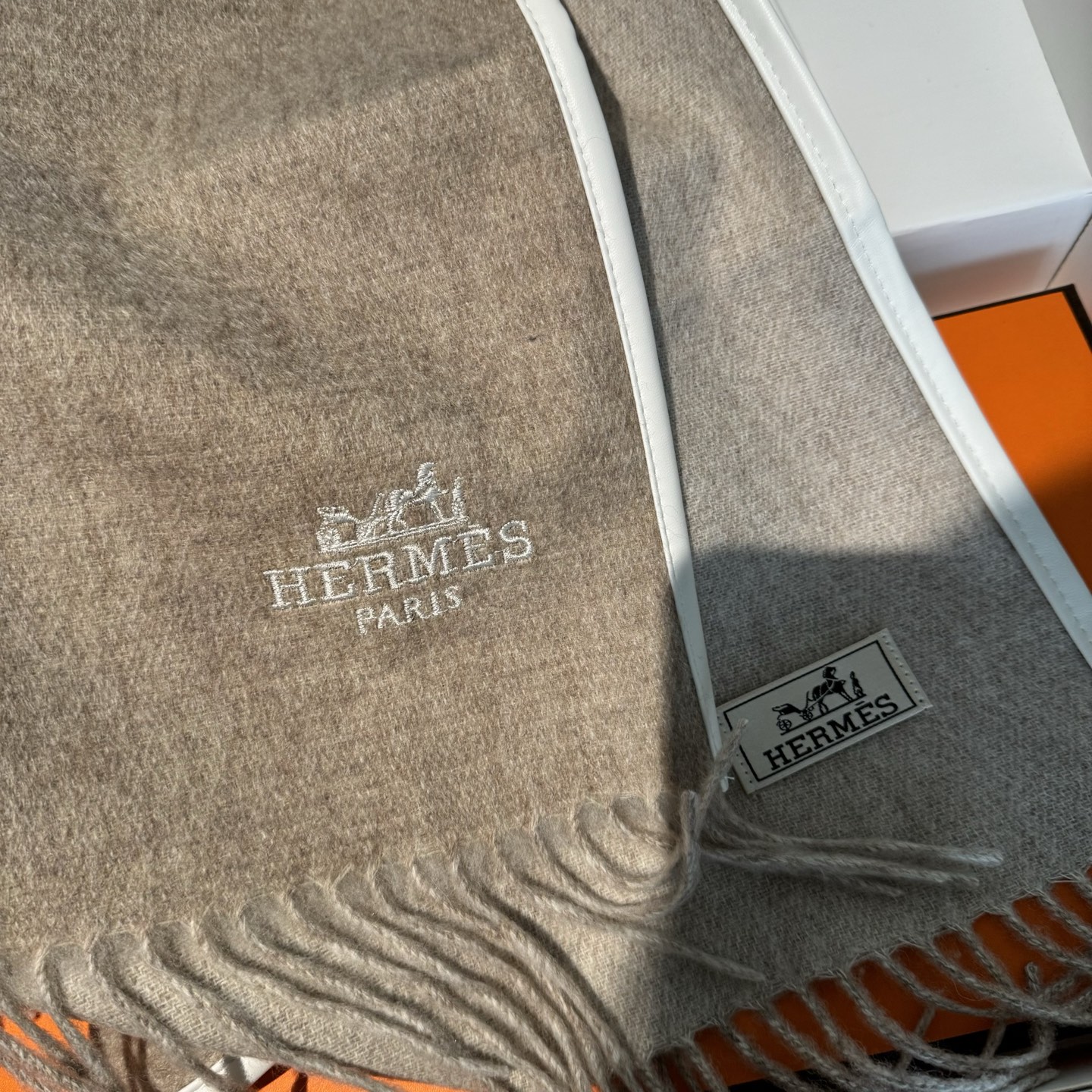 ✨✨【▪️Hermes新款！！男性荷尔蒙的魅力！！！ 】Hermes男士高端羊绒围巾！H真皮刺绣经典马头