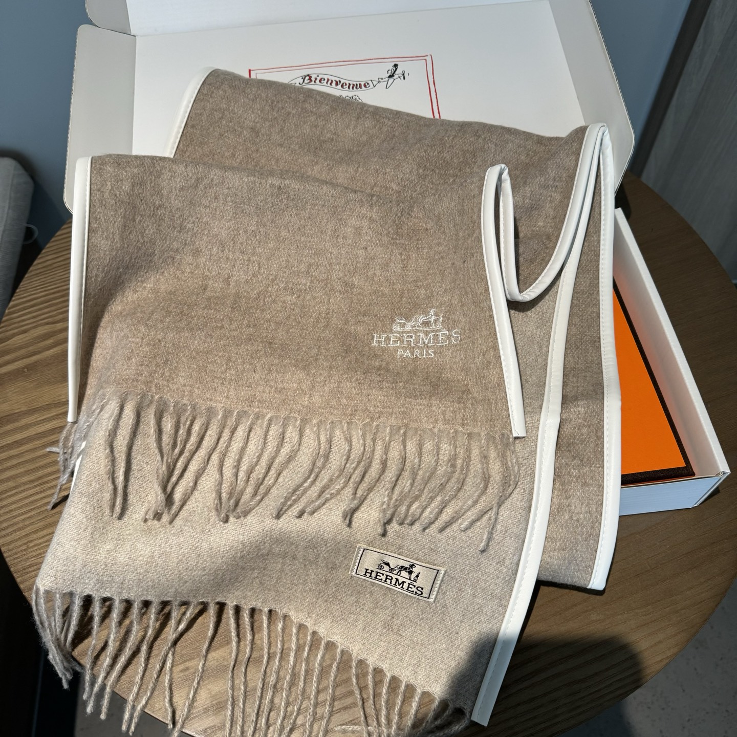 ✨✨【▪️Hermes新款！！男性荷尔蒙的魅力！！！ 】Hermes男士高端羊绒围巾！H真皮刺绣经典马头