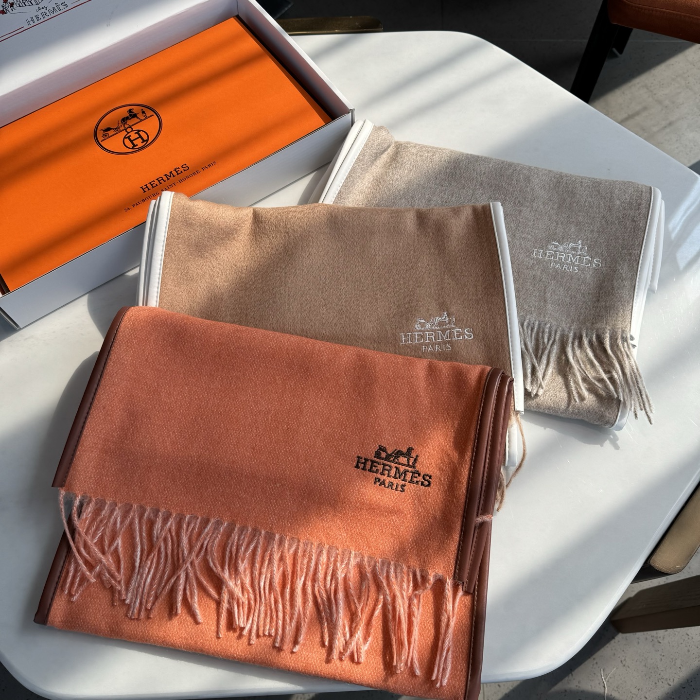 ✨✨【▪️Hermes新款！！男性荷尔蒙的魅力！！！ 】Hermes男士高端羊绒围巾！H真皮刺绣经典马头