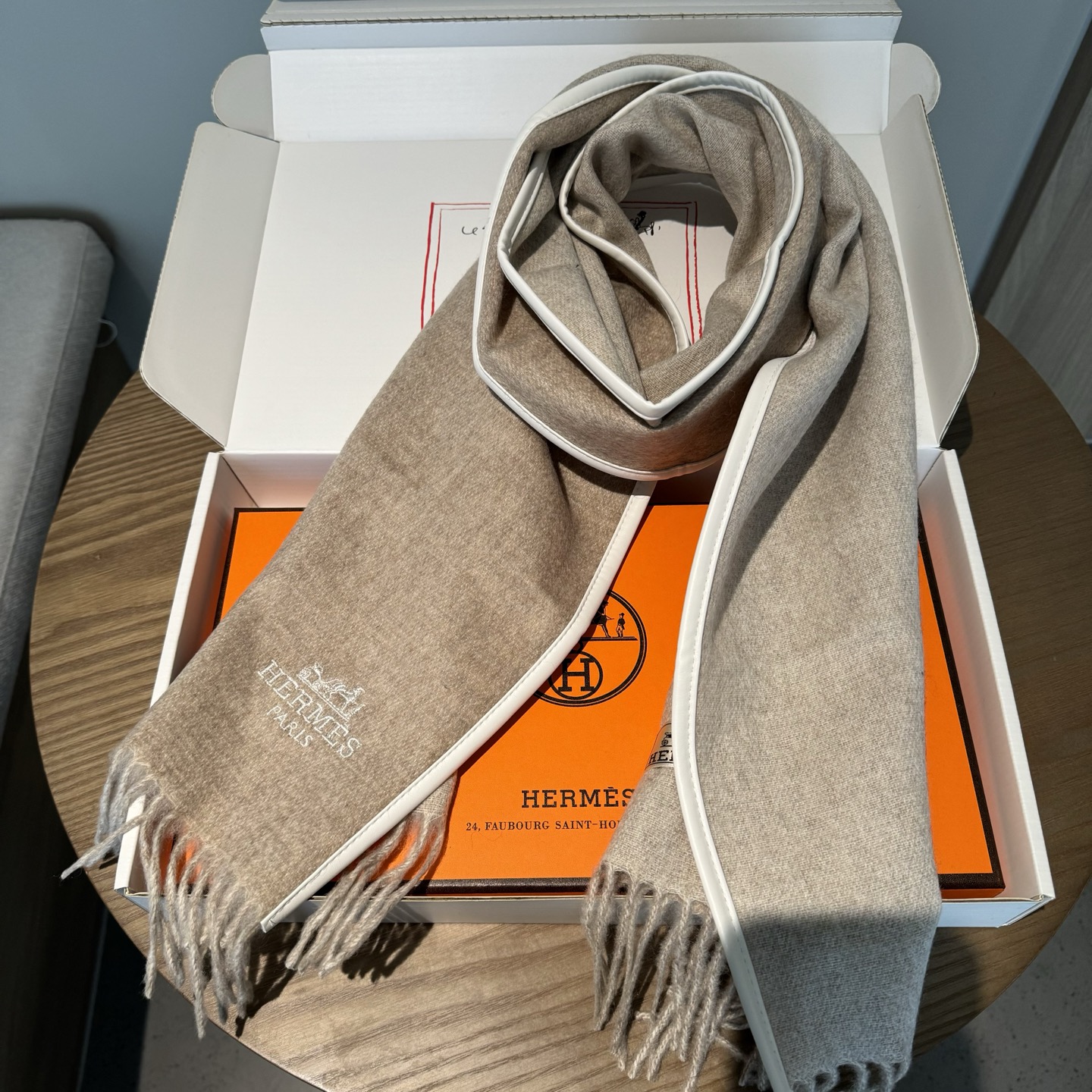 ✨✨【▪️Hermes新款！！男性荷尔蒙的魅力！！！ 】Hermes男士高端羊绒围巾！H真皮刺绣经典马头