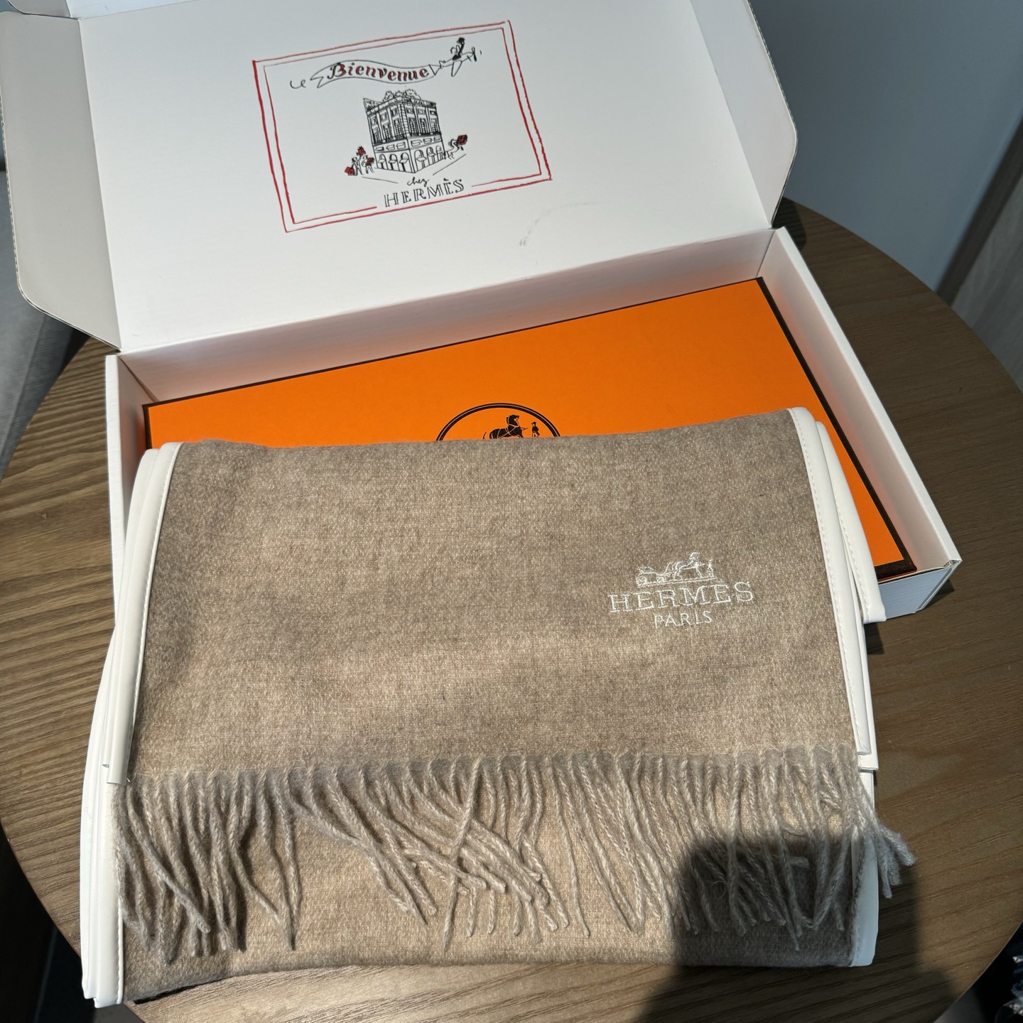 ✨✨【▪️Hermes新款！！男性荷尔蒙的魅力！！！ 】Hermes男士高端羊绒围巾！H真皮刺绣经典马头