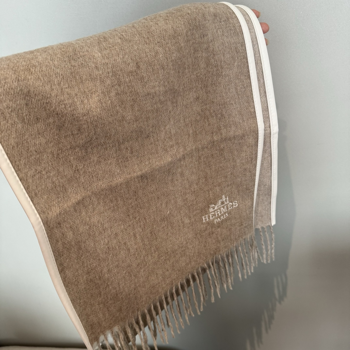 ✨✨【▪️Hermes新款！！男性荷尔蒙的魅力！！！ 】Hermes男士高端羊绒围巾！H真皮刺绣经典马头